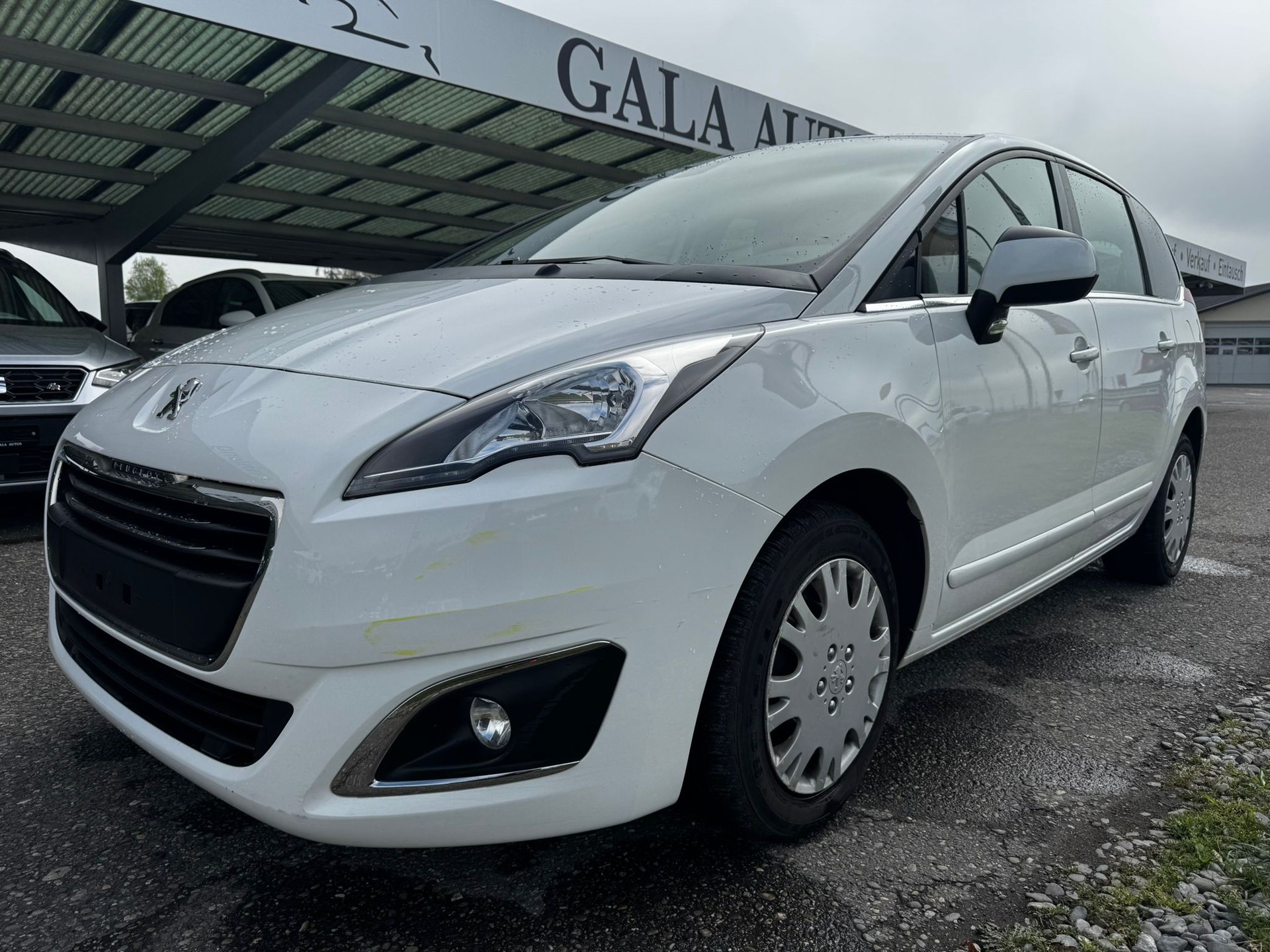 PEUGEOT 5008 1.6 16V T Active Tiptronic-image-0