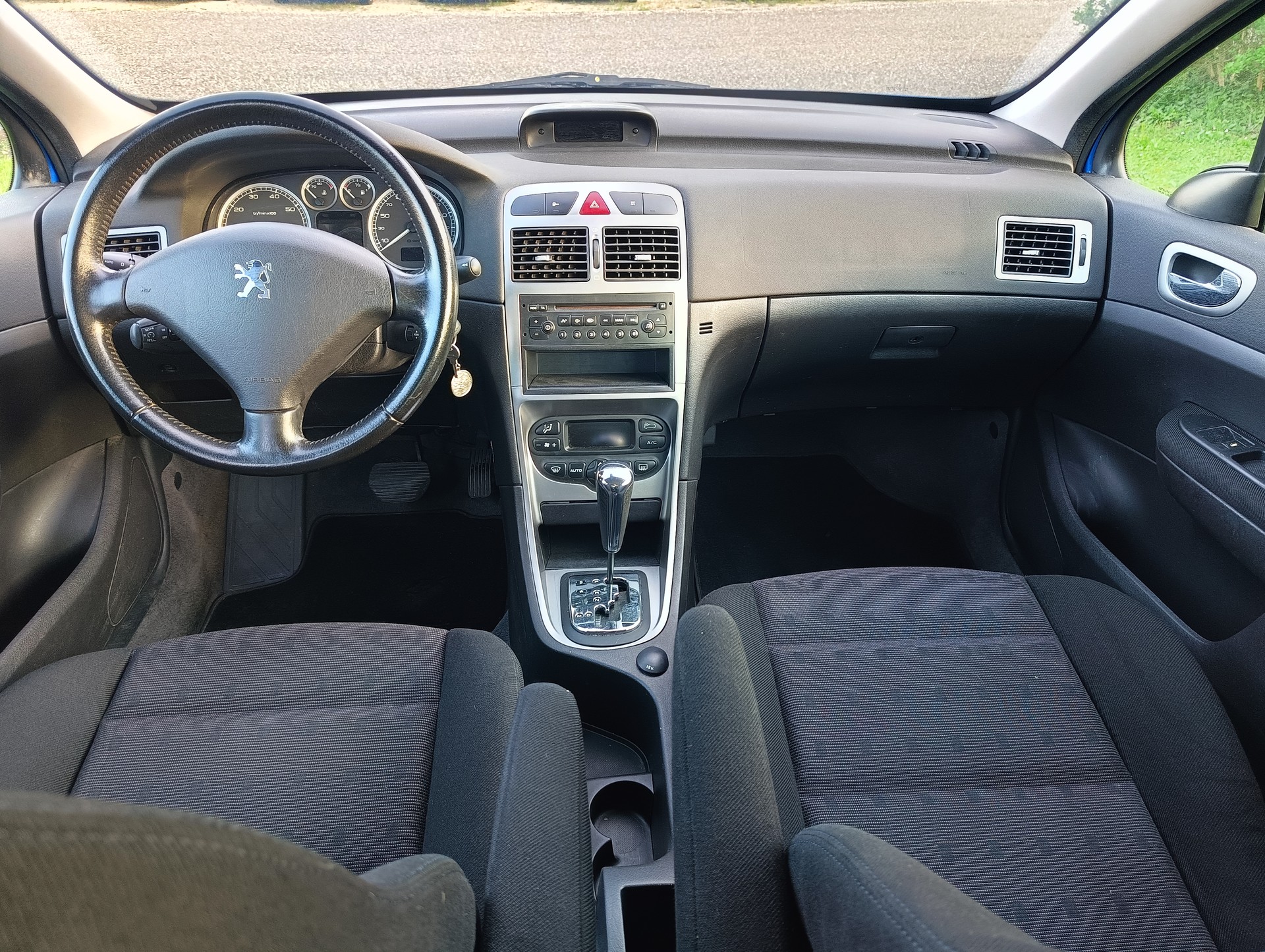 PEUGEOT 307 SW 2.0 16V Premium-image-10