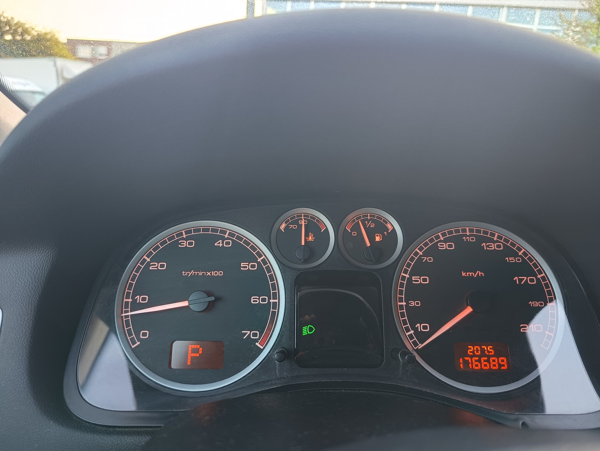 PEUGEOT 307 SW 2.0 16V Premium-image-13