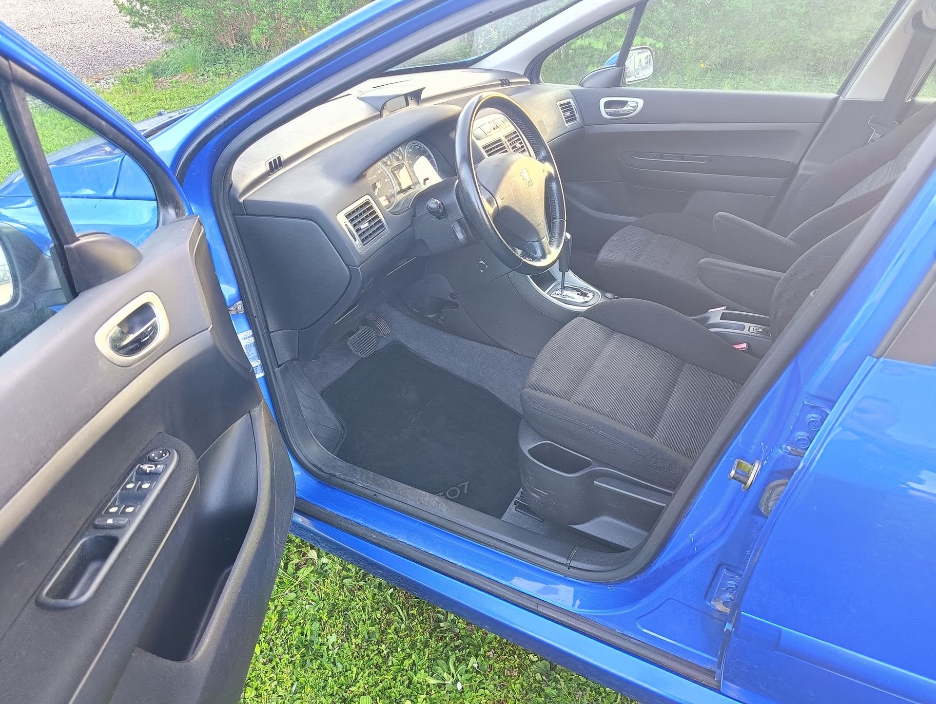 PEUGEOT 307 SW 2.0 16V Premium-image-6