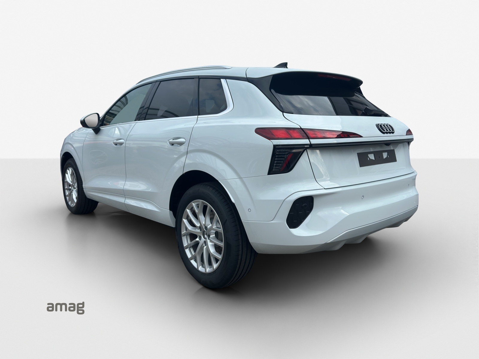 AUDI Q3 SUV 110 kW TFSI S tronic-image-1