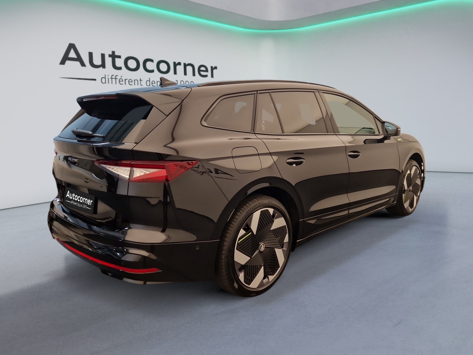 SKODA Enyaq 4x4 RS-image-4