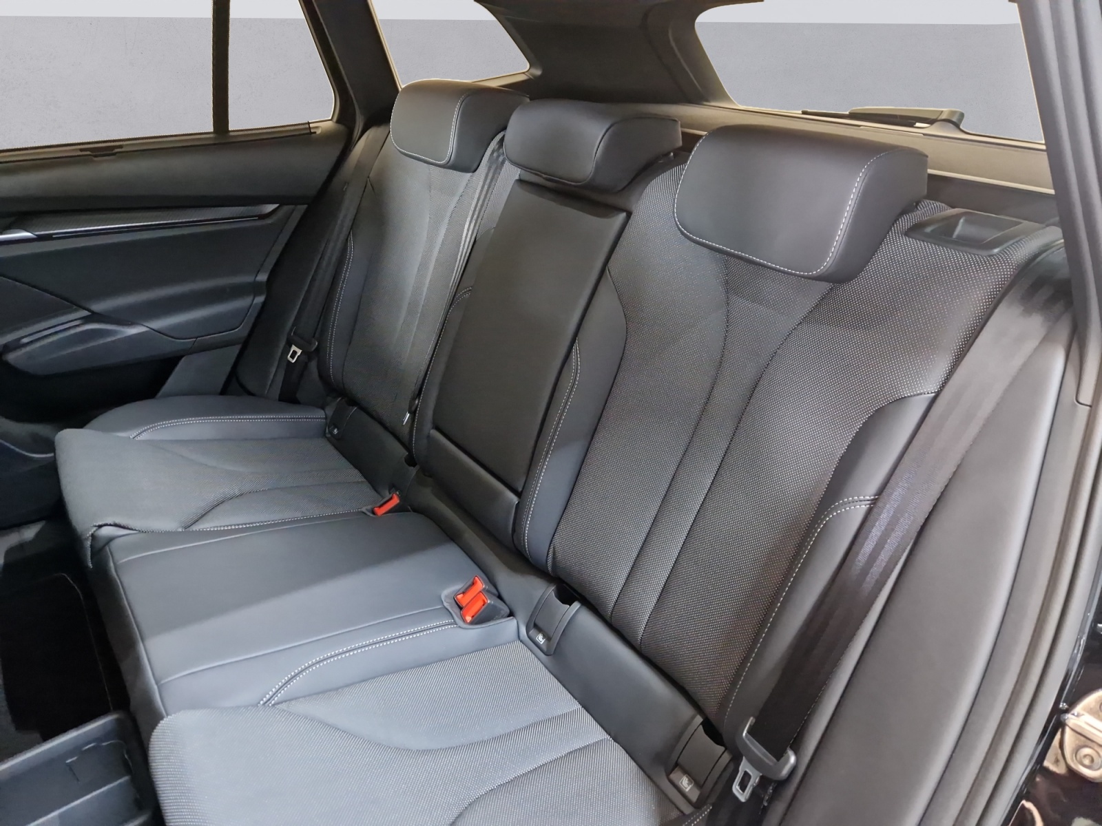 SKODA Enyaq 4x4 RS-image-10