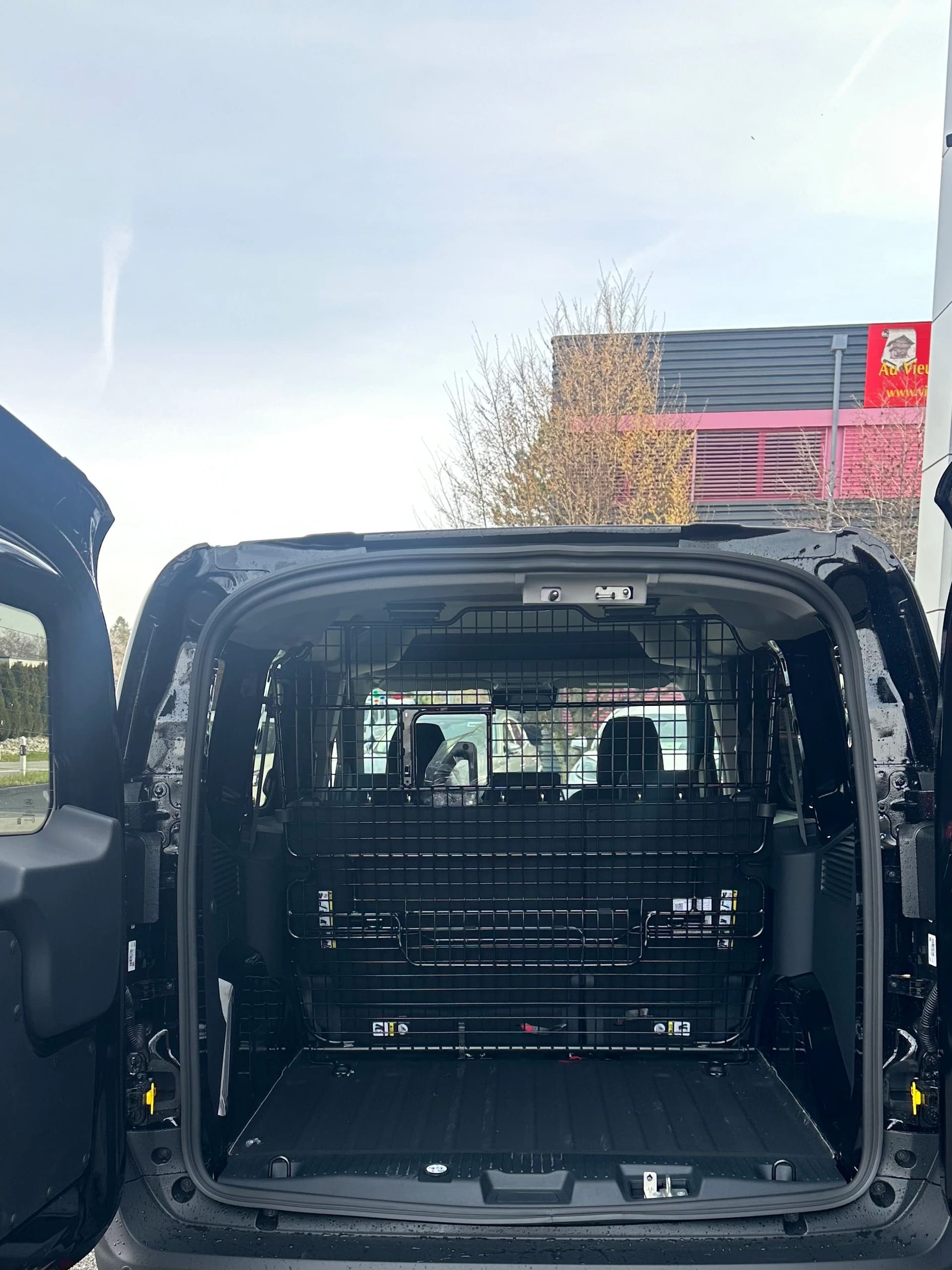 FORD Transit Courier dcab. van 1.0 Trend/125CV/Aut.-image-3