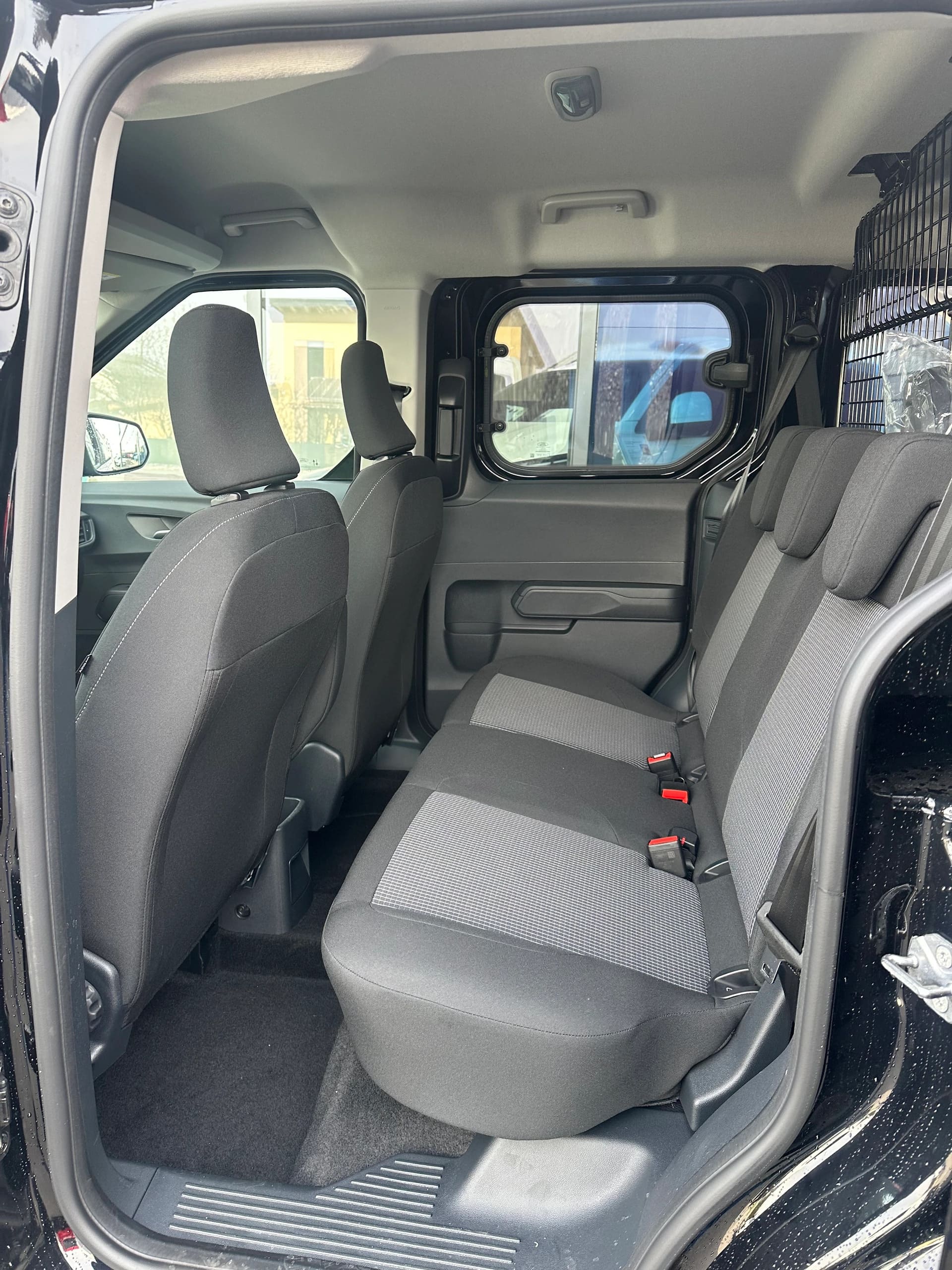 FORD Transit Courier dcab. van 1.0 Trend/125CV/Aut.-image-11