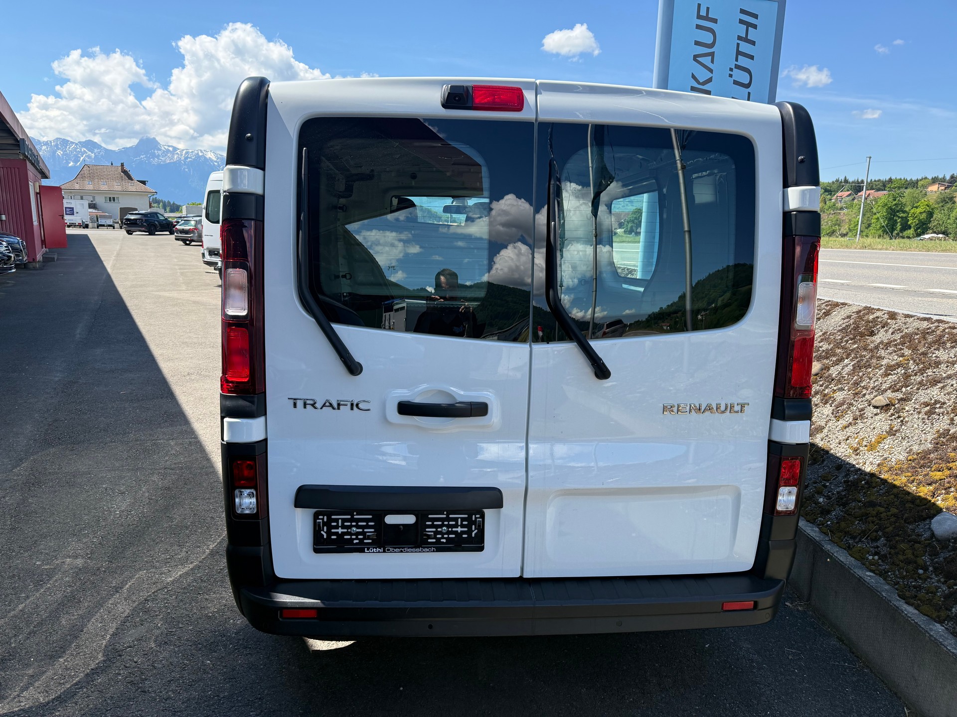 RENAULT Trafic 2.0 dCi 120 3.0t Business L1 H1-image-2