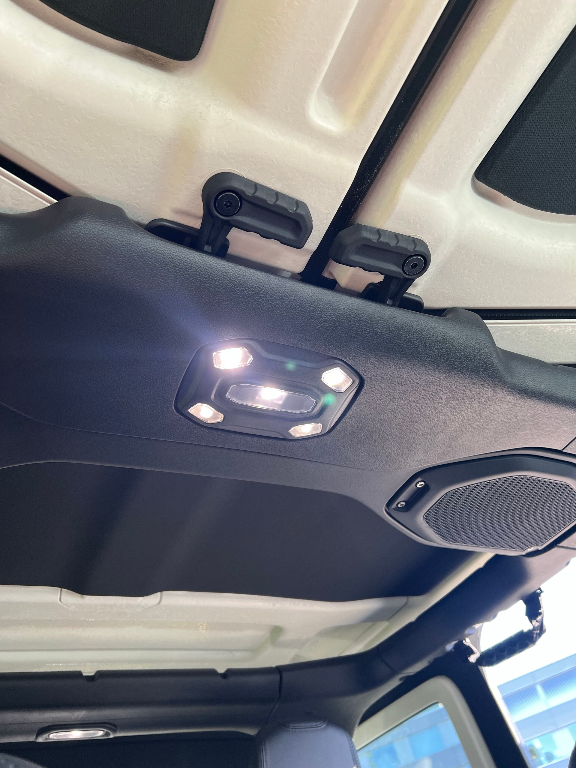 JEEP 2.0 Un120PHEV Unlimited Automatic Rubicon-image-9