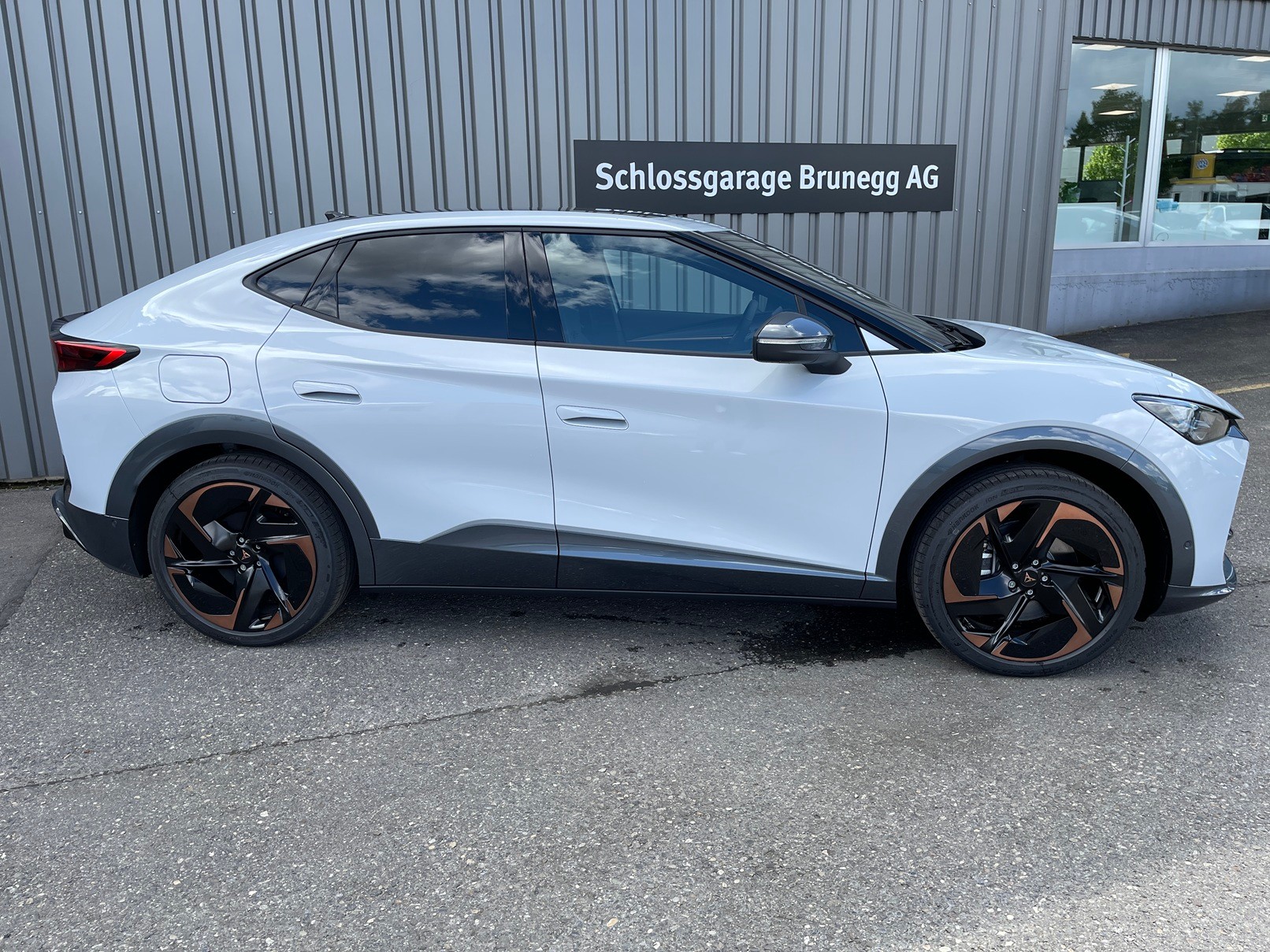 CUPRA Tavascan Type 9 77 kWh Adrenaline Prime Edition-image-1