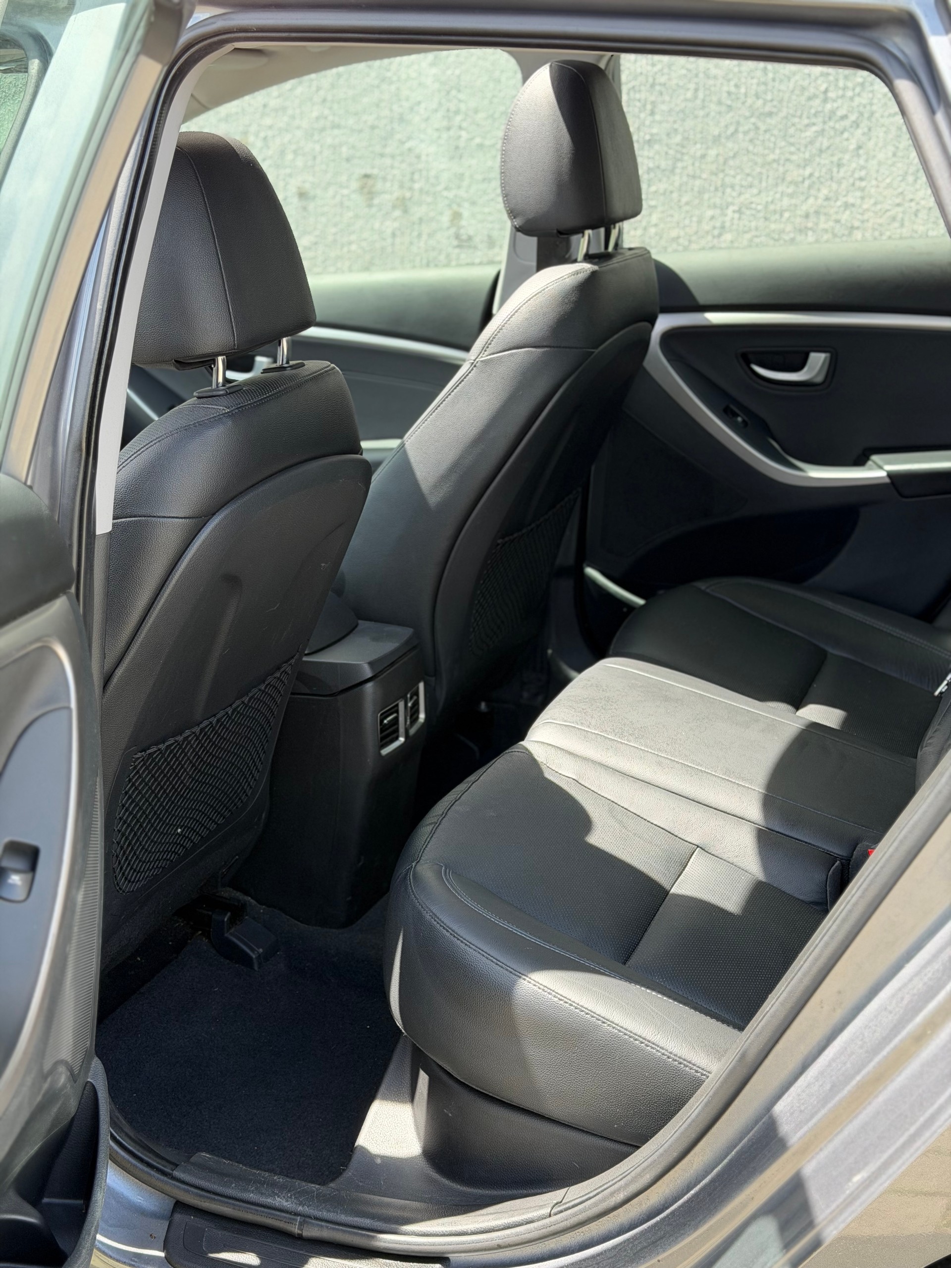HYUNDAI i30 Wagon 1.6 GDI Premium-image-4