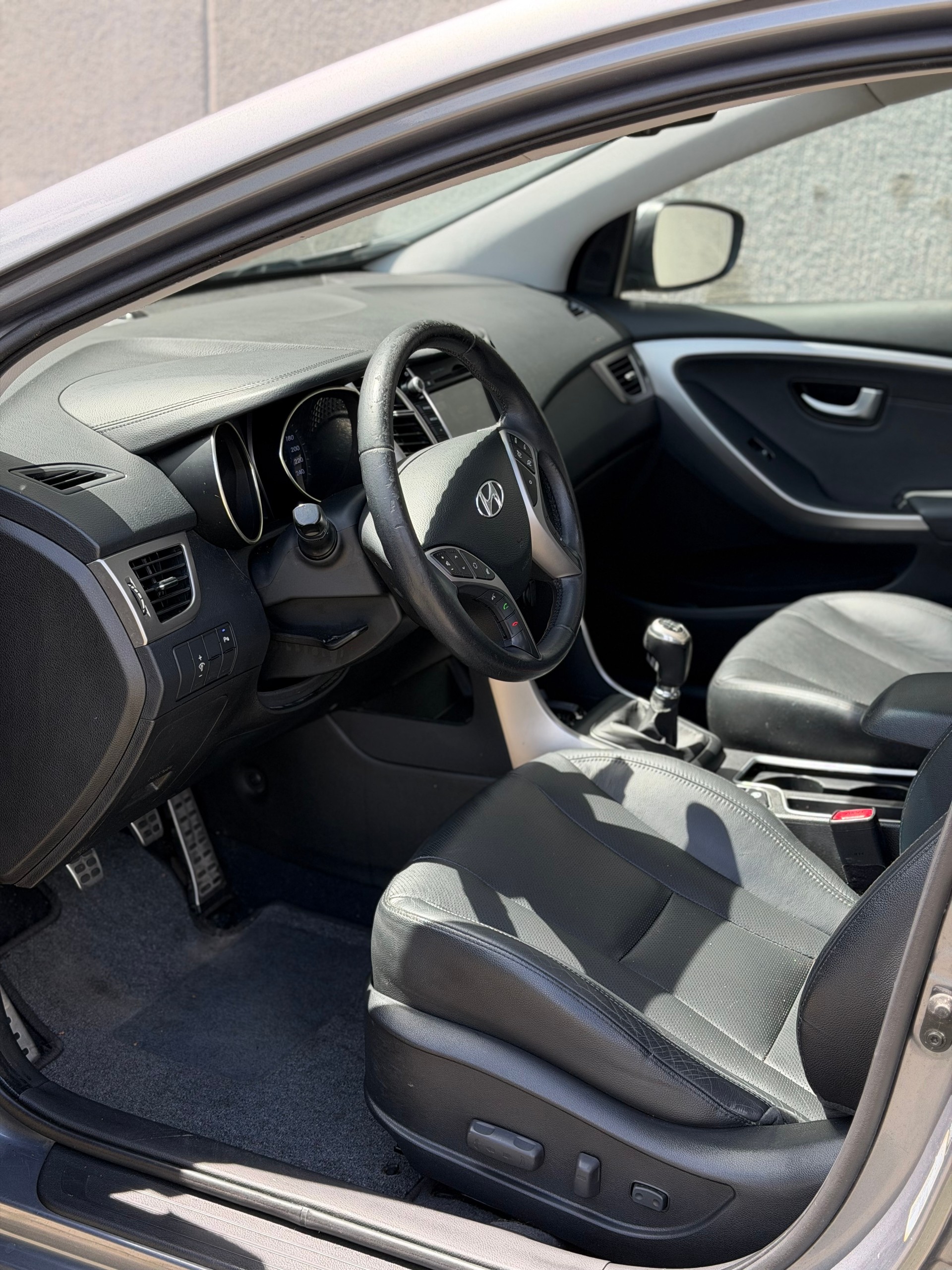 HYUNDAI i30 Wagon 1.6 GDI Premium-image-3