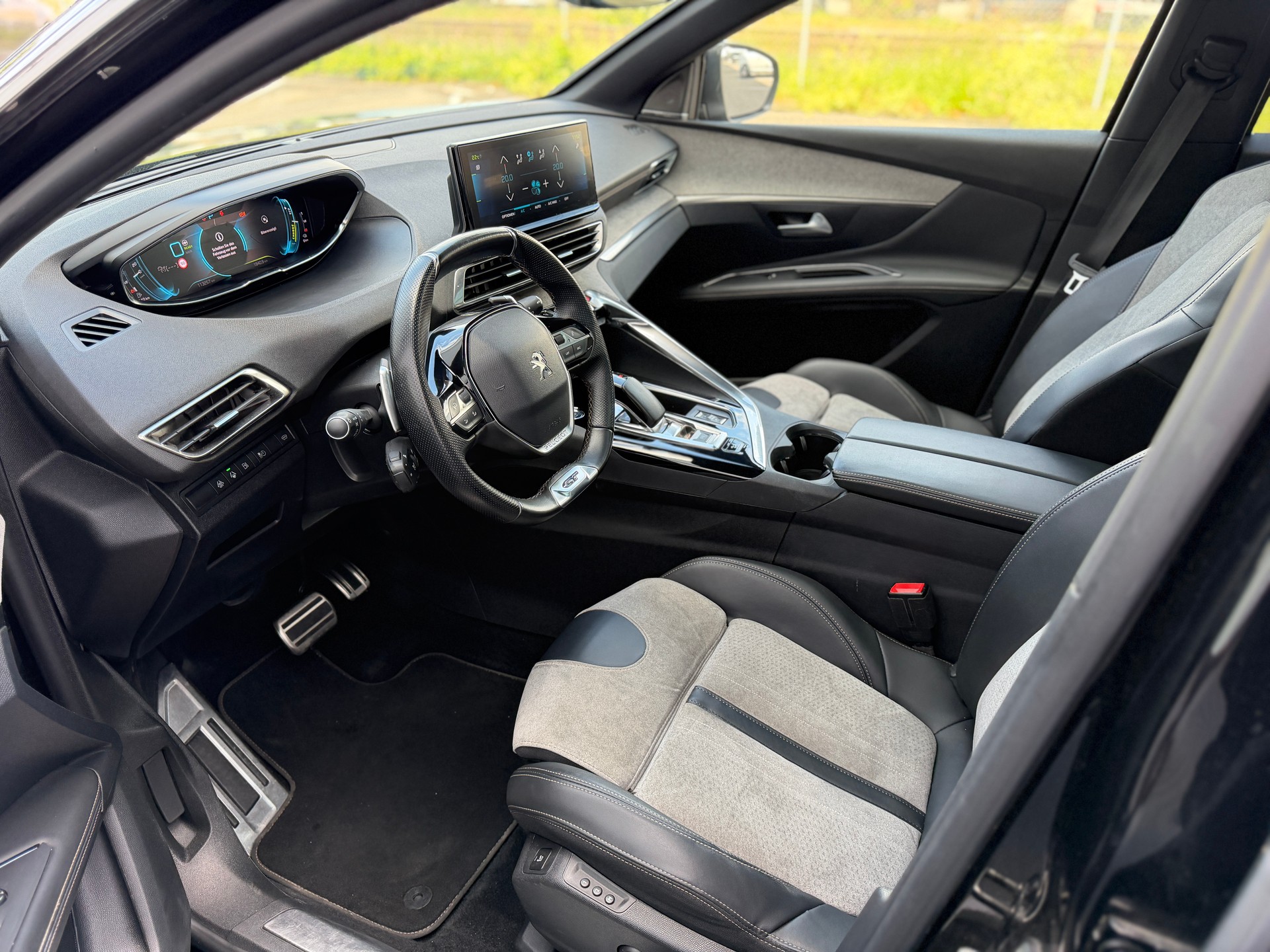 PEUGEOT 3008 300e Hybrid4 GT Pack EAT8 / 300 PS-image-10