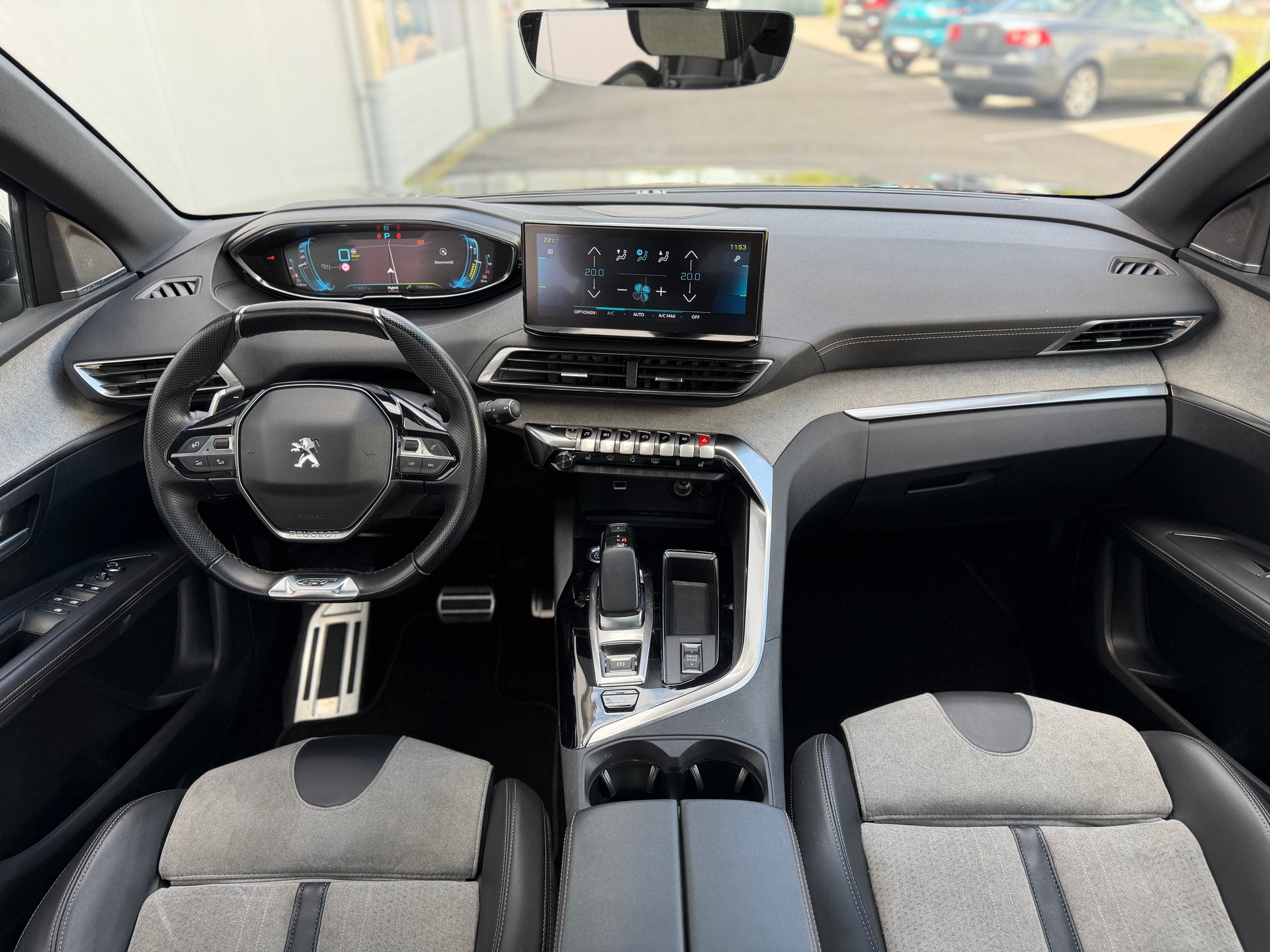 PEUGEOT 3008 300e Hybrid4 GT Pack EAT8 / 300 PS-image-9