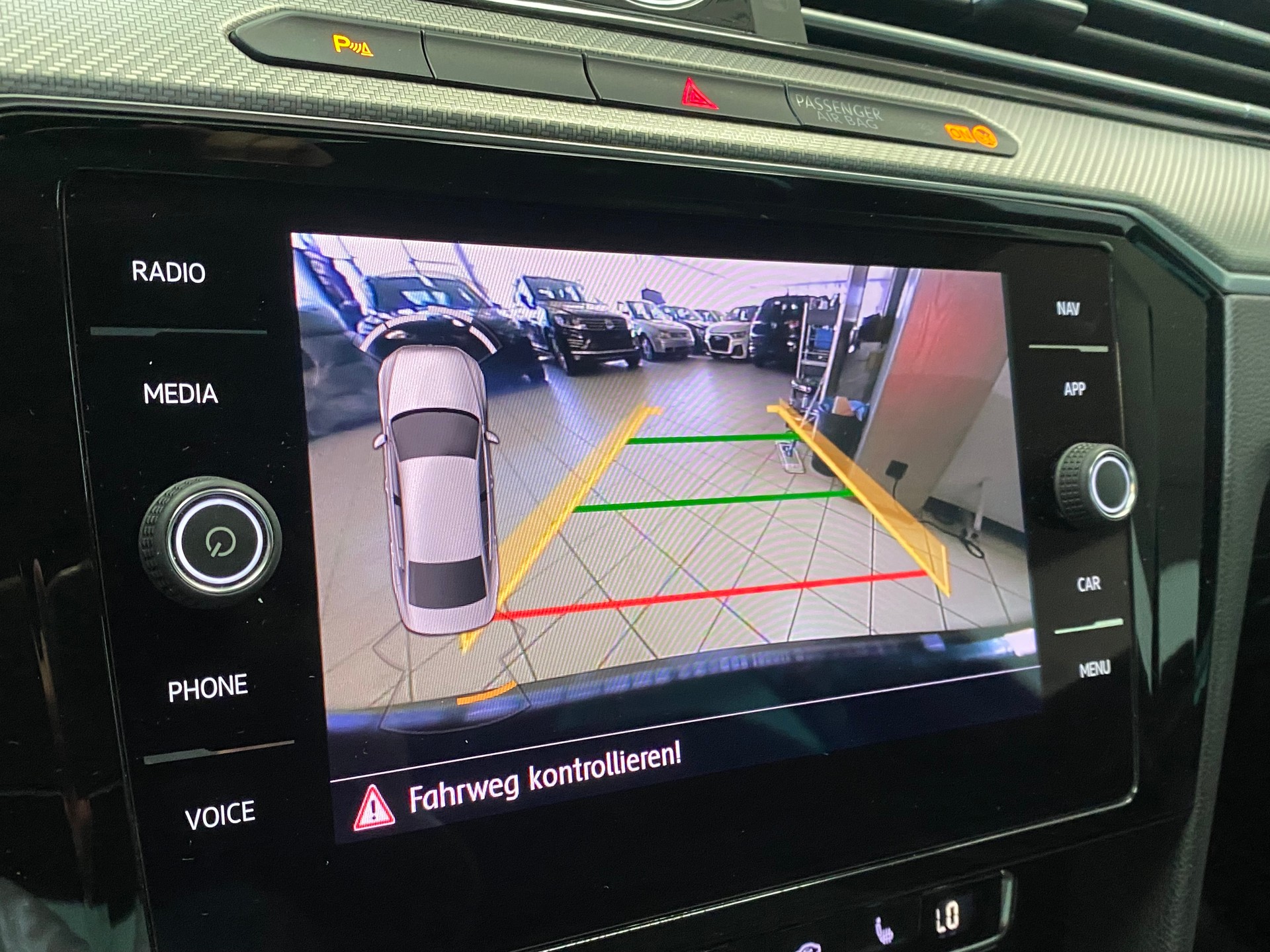 VW Passat 2.0 TDI SCR BMT R-Line Highline DSG-image-11