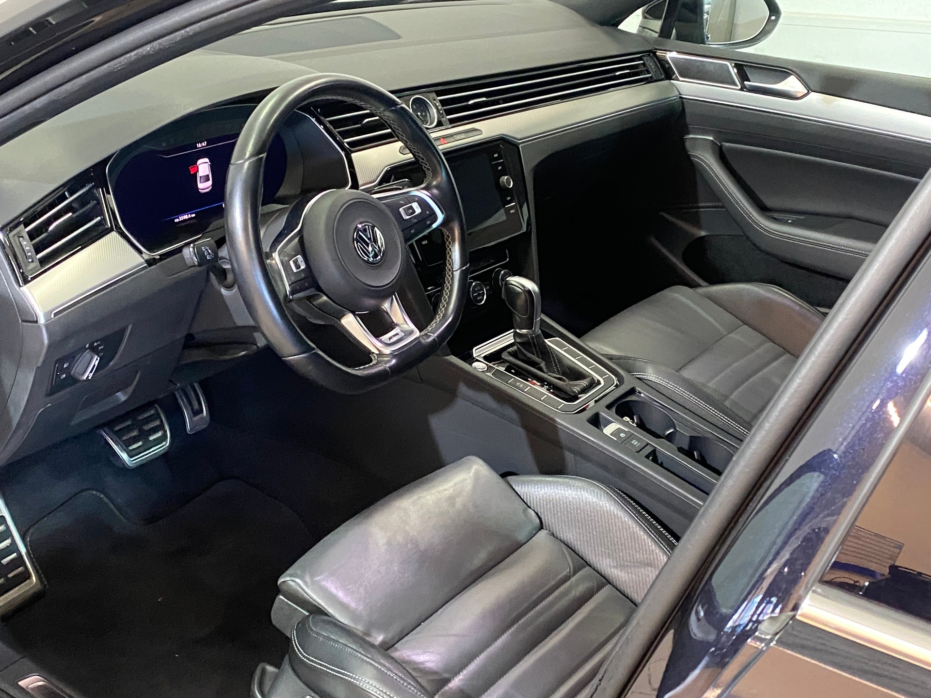 VW Passat 2.0 TDI SCR BMT R-Line Highline DSG-image-5