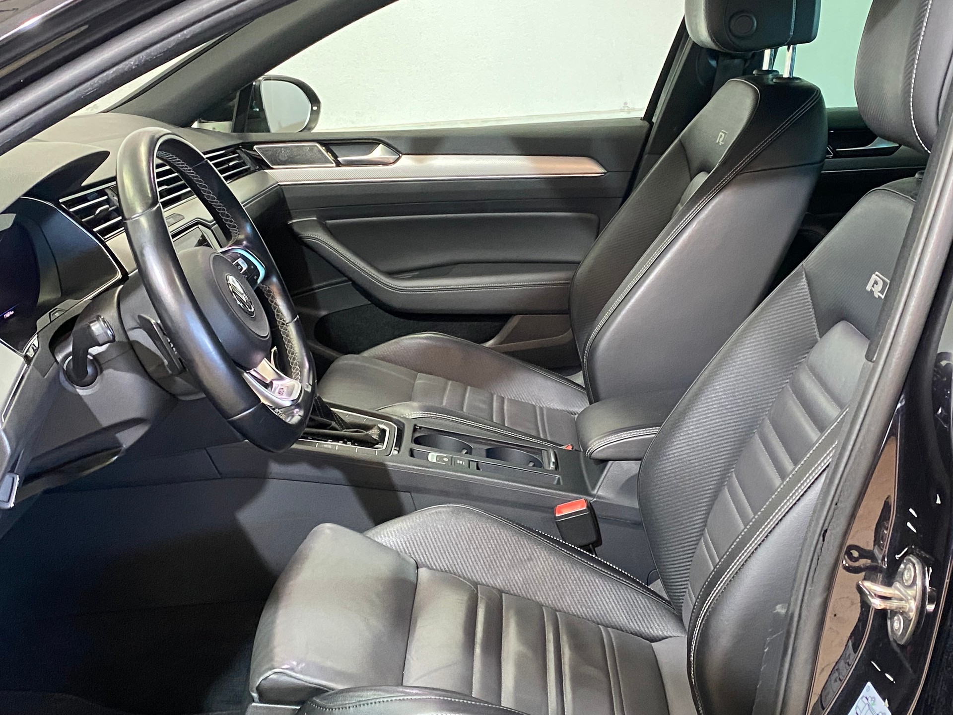 VW Passat 2.0 TDI SCR BMT R-Line Highline DSG-image-7
