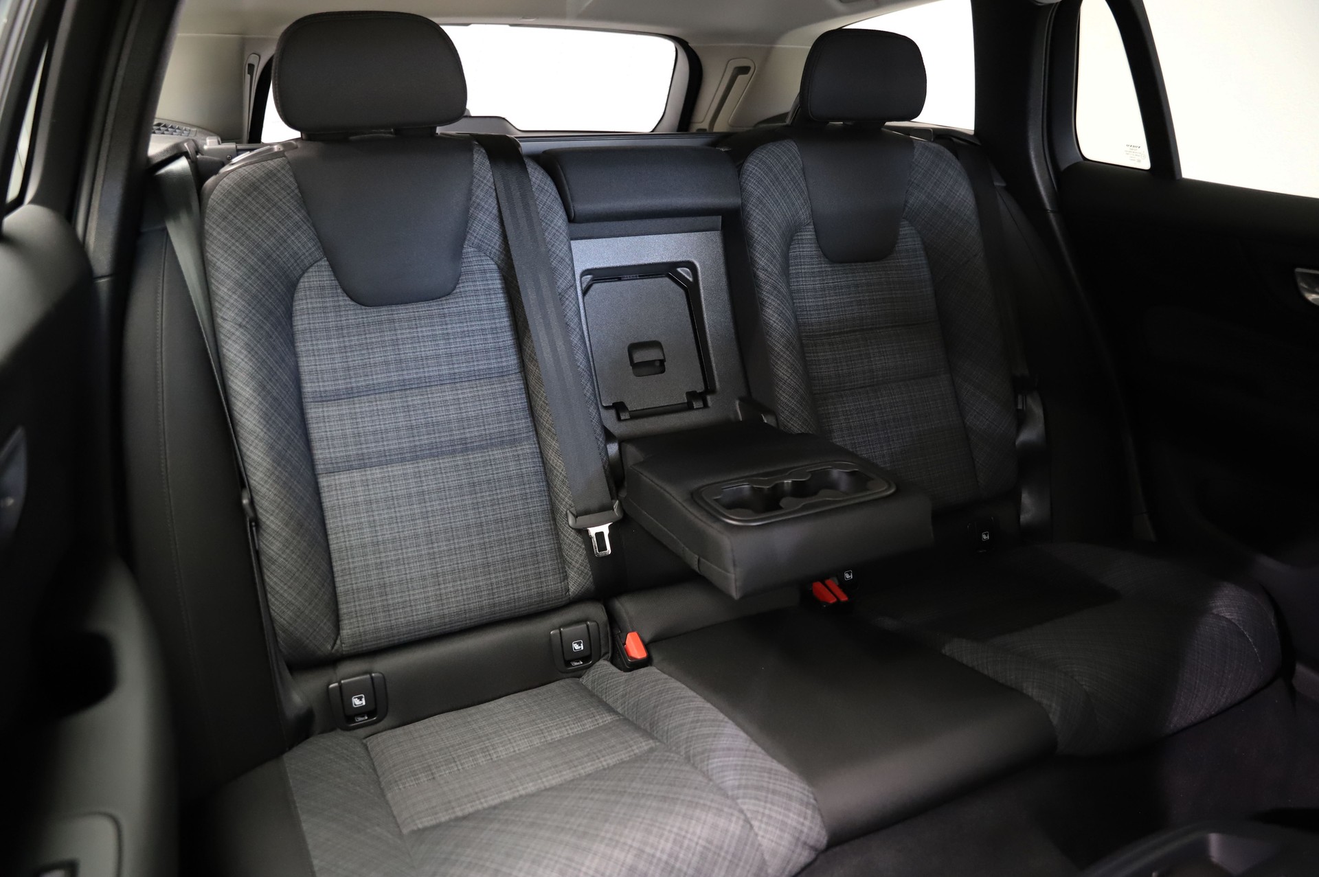 VOLVO Volvo V60 Cross Country 2.0 B4 Core AWD-image-10