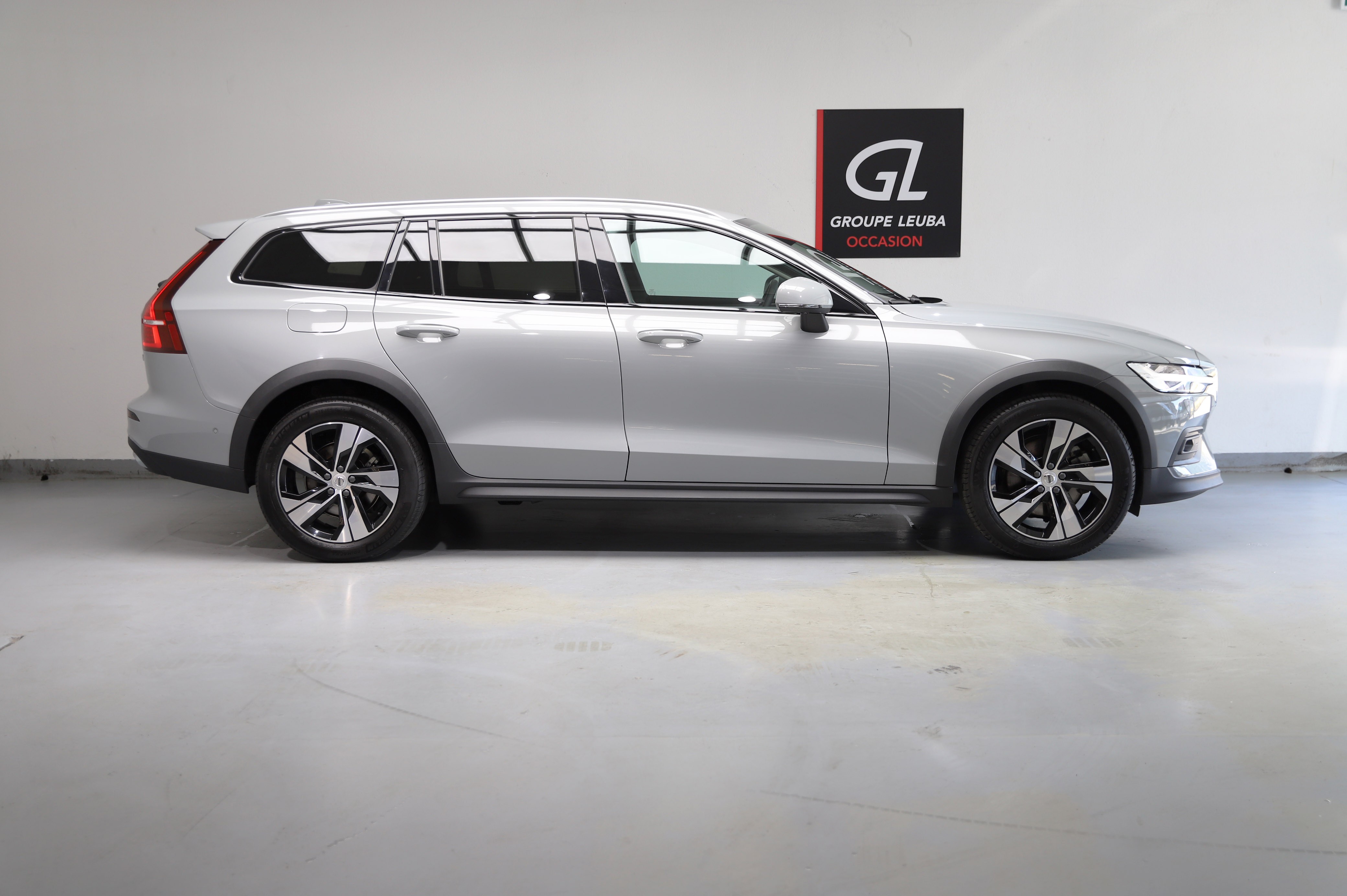 Image VOLVO V60 Volvo V60 Cross Country 2.0 B4 Core AWD