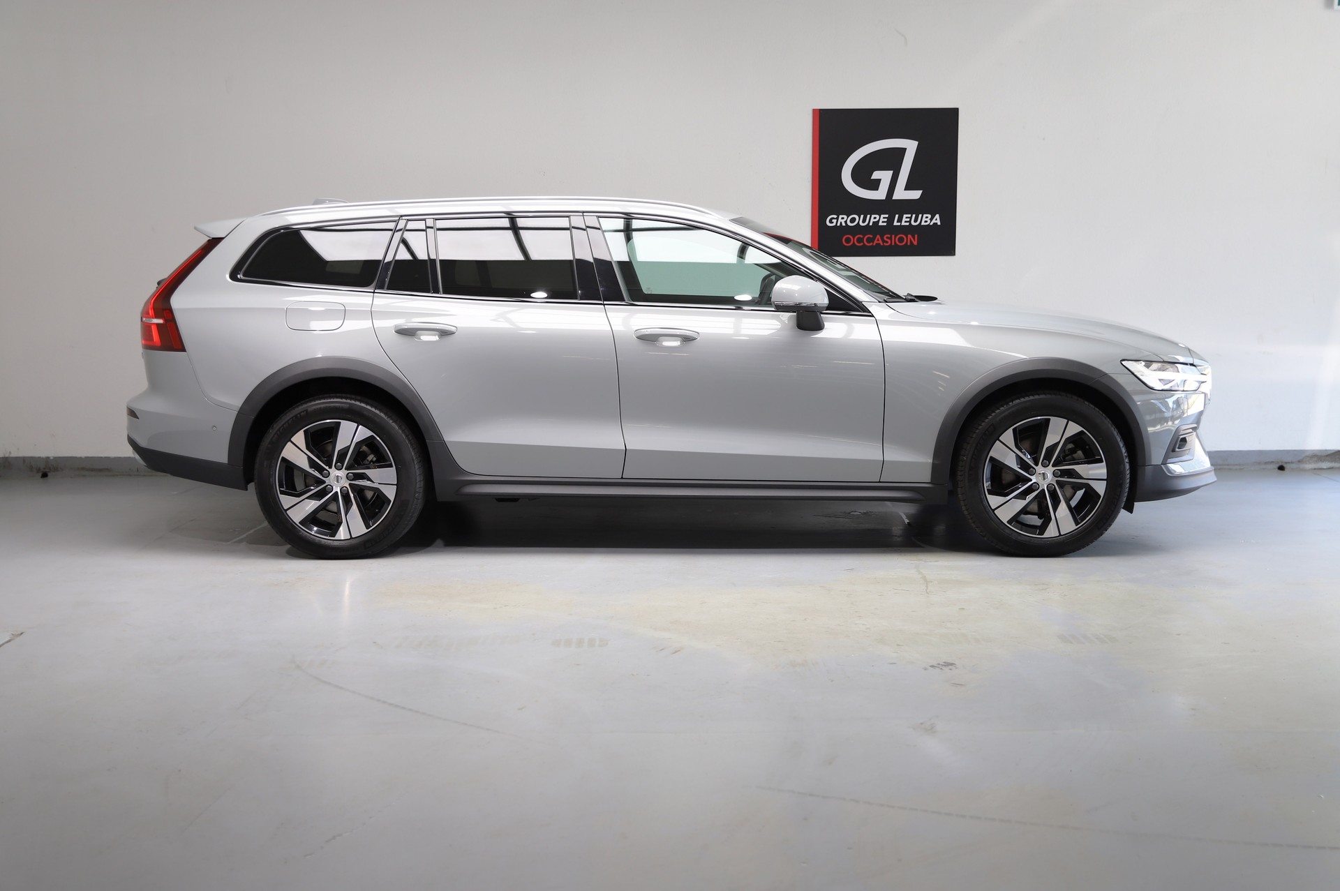 VOLVO Volvo V60 Cross Country 2.0 B4 Core AWD-image-6
