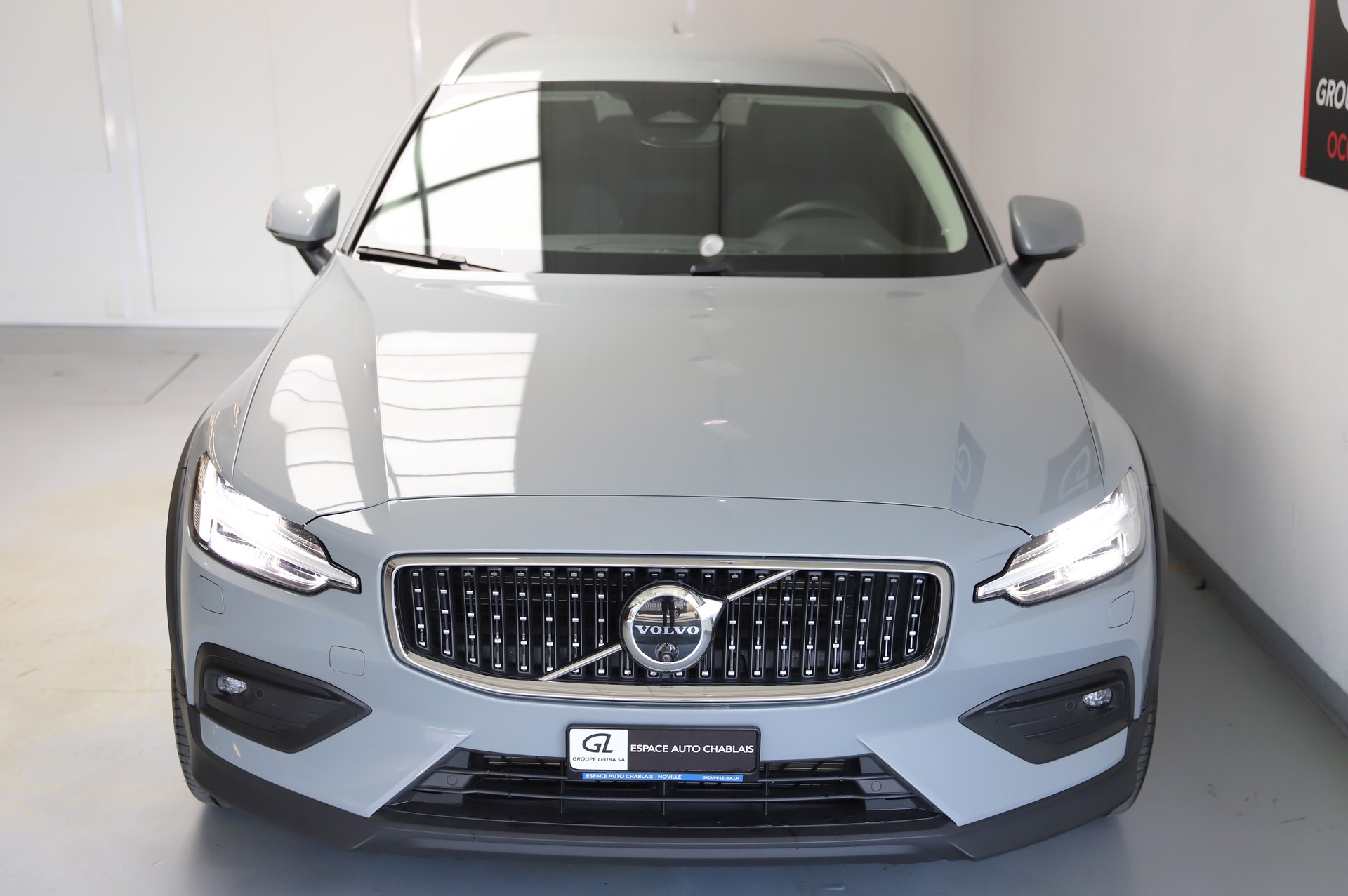 VOLVO Volvo V60 Cross Country 2.0 B4 Core AWD-image-4