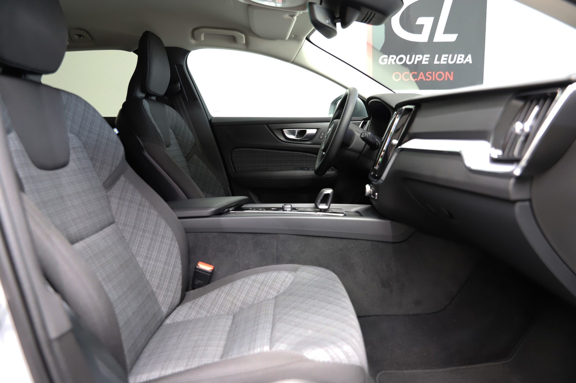 VOLVO Volvo V60 Cross Country 2.0 B4 Core AWD-image-8