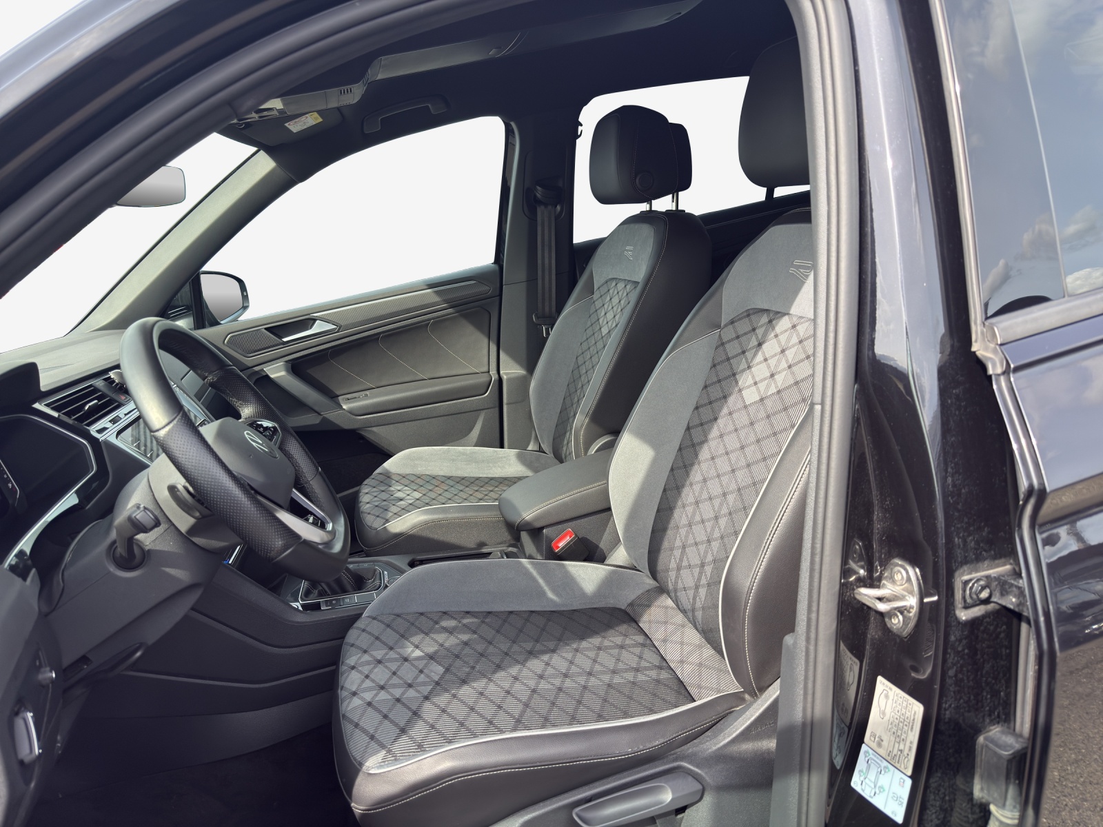 VW Tiguan 2.0 TDI SCR R-Line 4Motion DSG-image-7