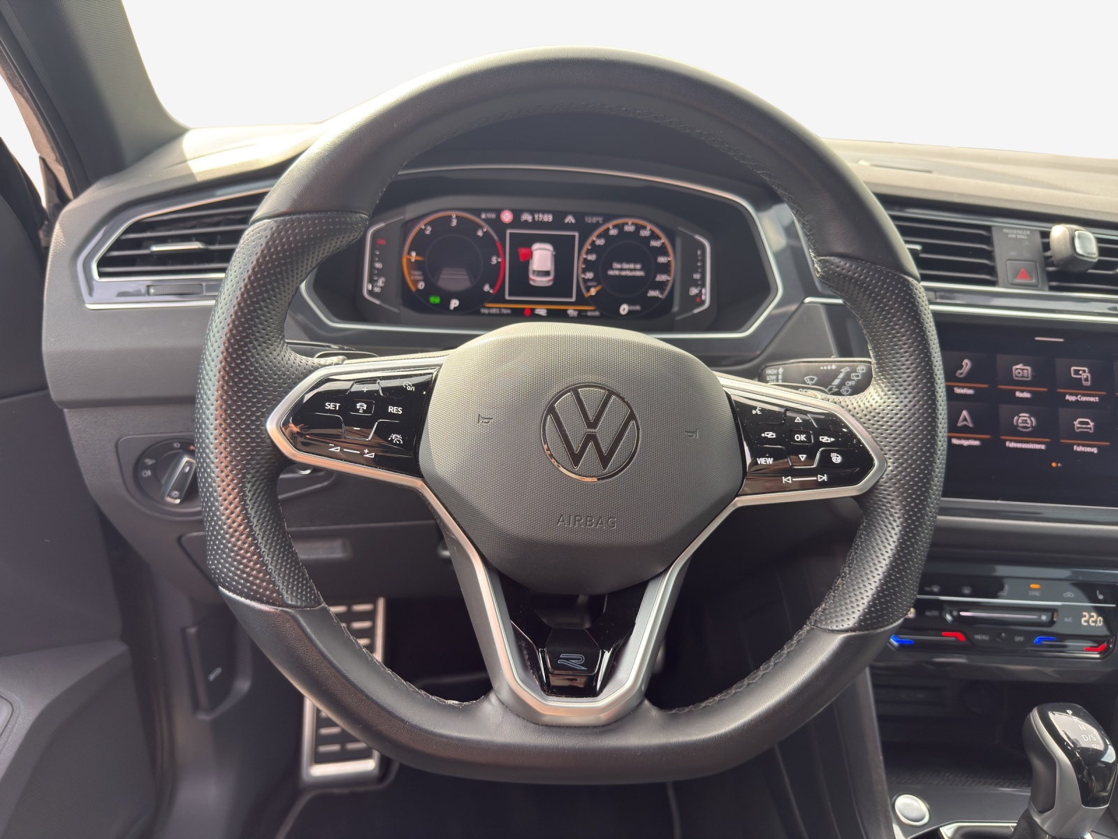 VW Tiguan 2.0 TDI SCR R-Line 4Motion DSG-image-9