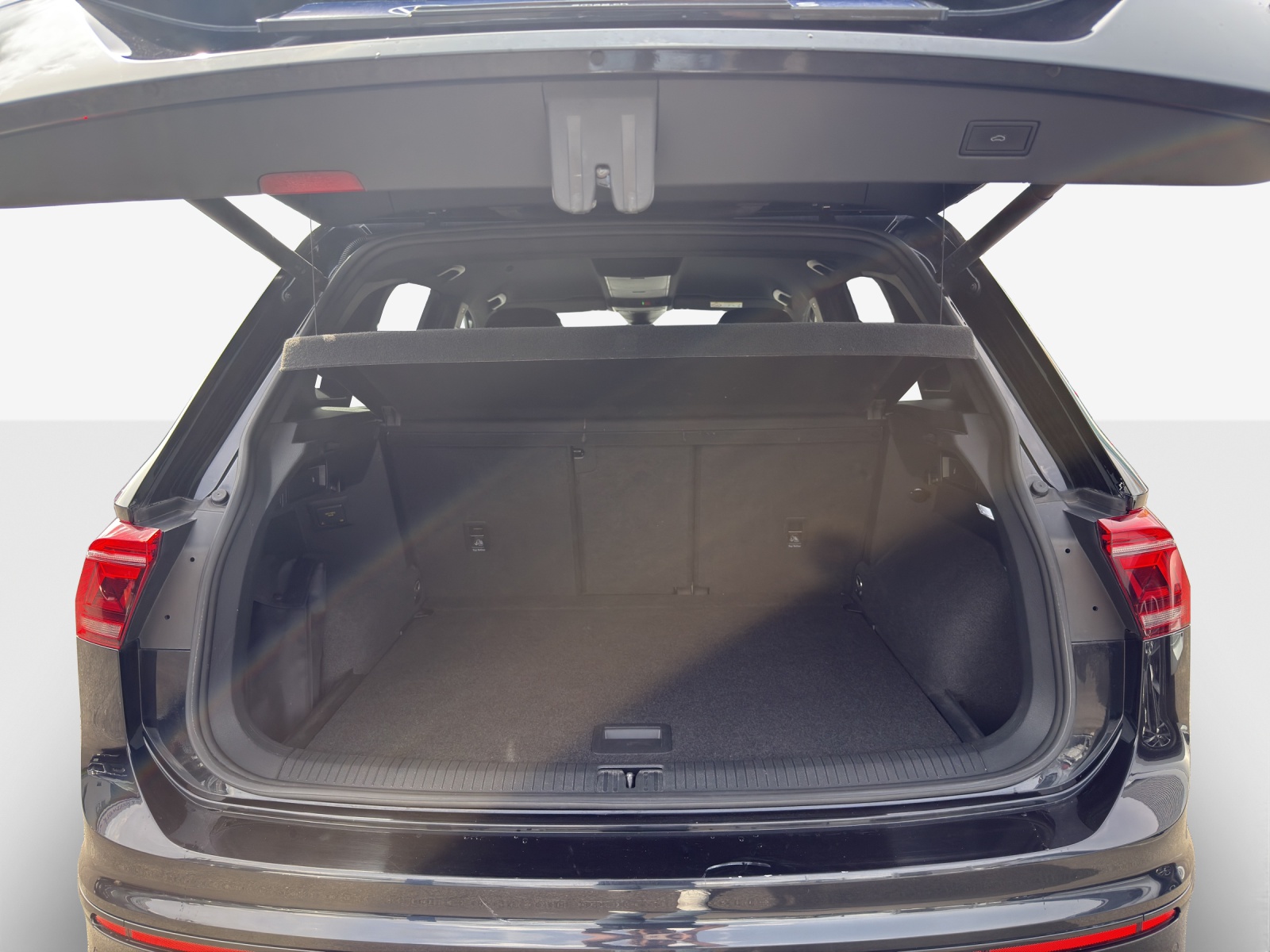 VW Tiguan 2.0 TDI SCR R-Line 4Motion DSG-image-12