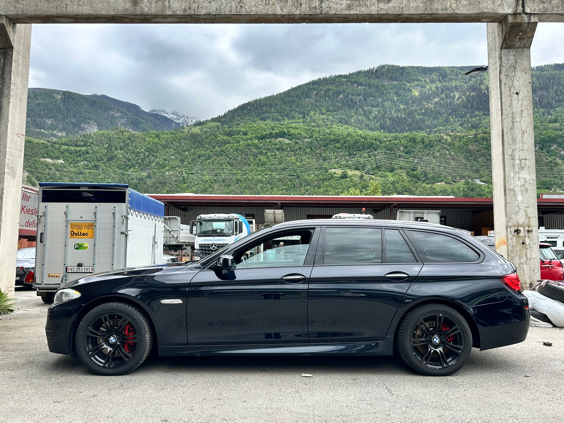 BMW 530d xDrive Touring Steptronic-image-5