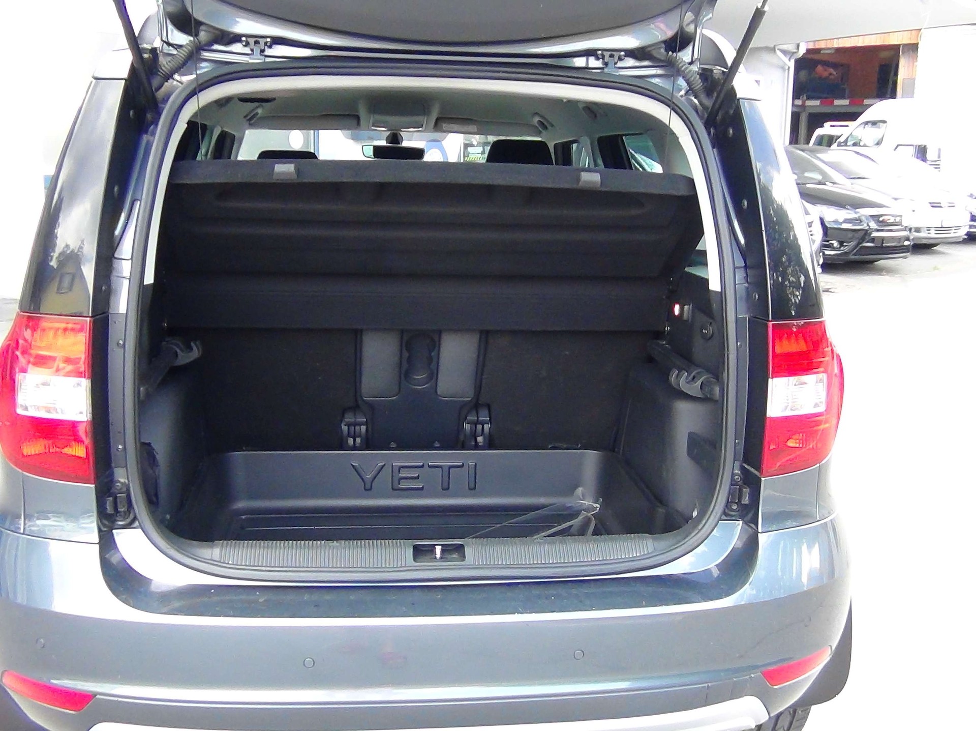 SKODA Yeti 2.0 TDI Active 4x4 DSG-image-8