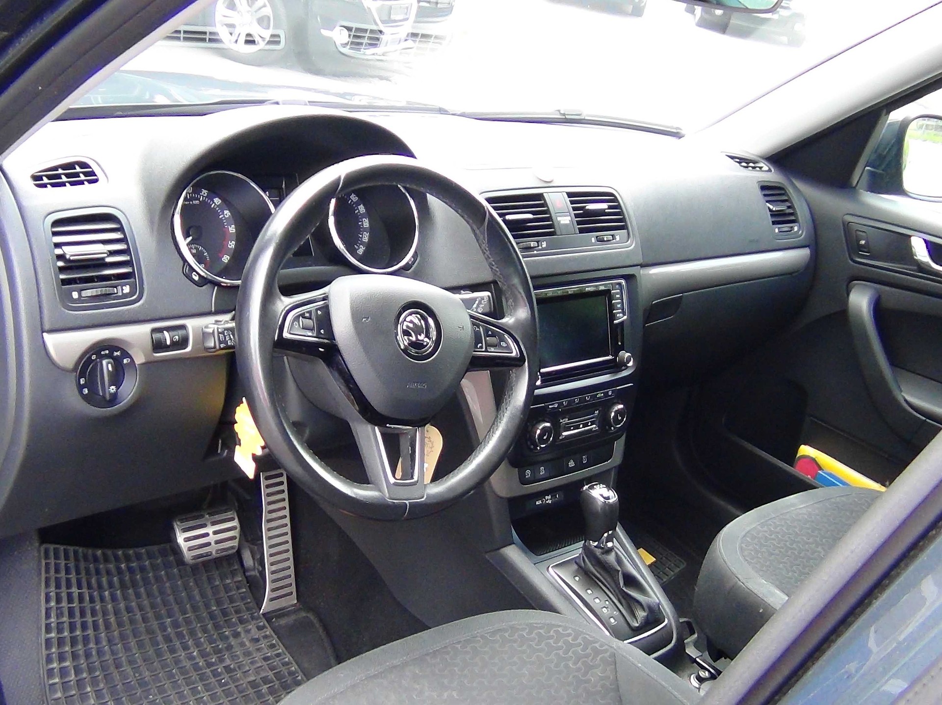 SKODA Yeti 2.0 TDI Active 4x4 DSG-image-7