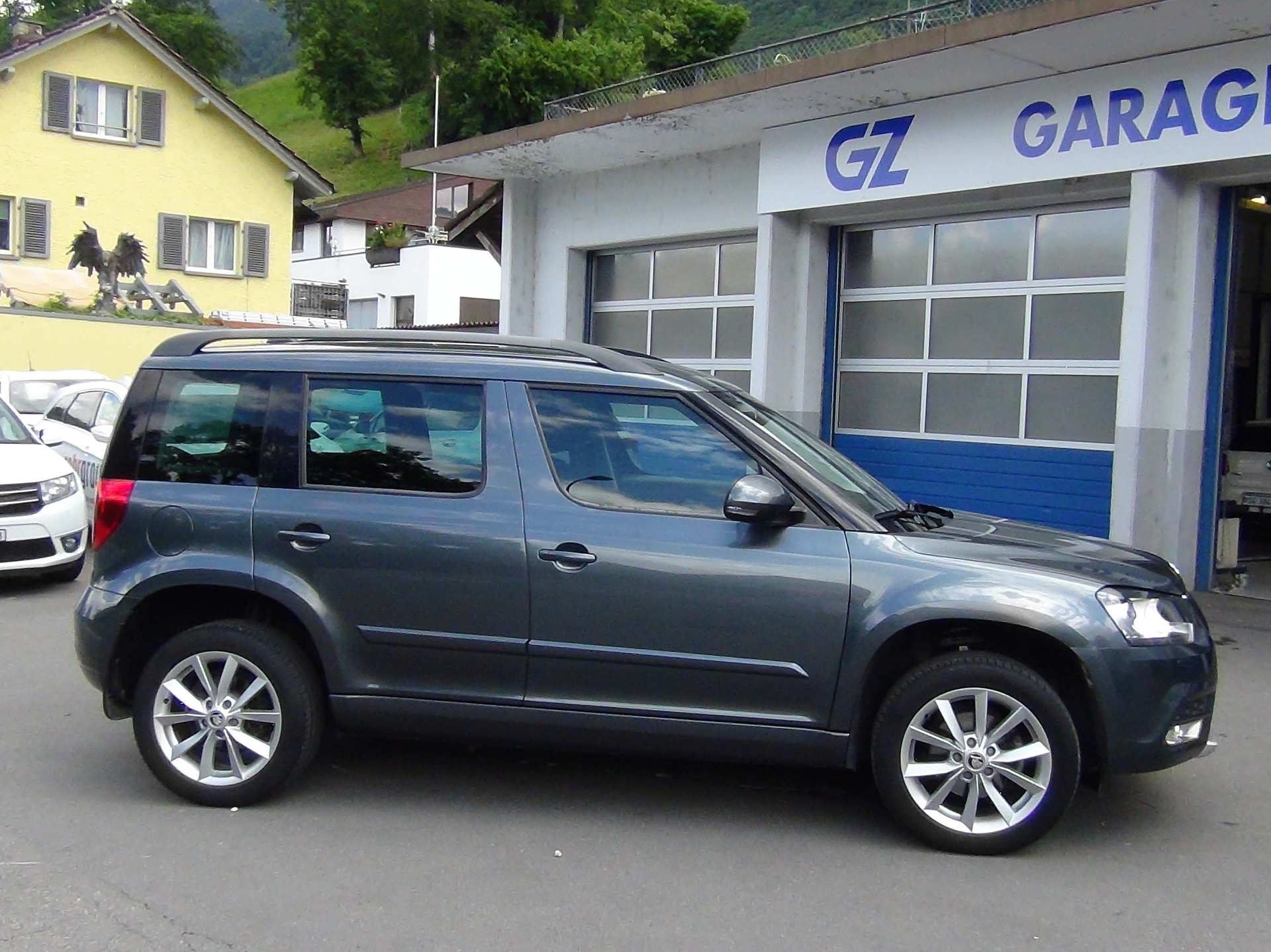 SKODA Yeti 2.0 TDI Active 4x4 DSG-image-4