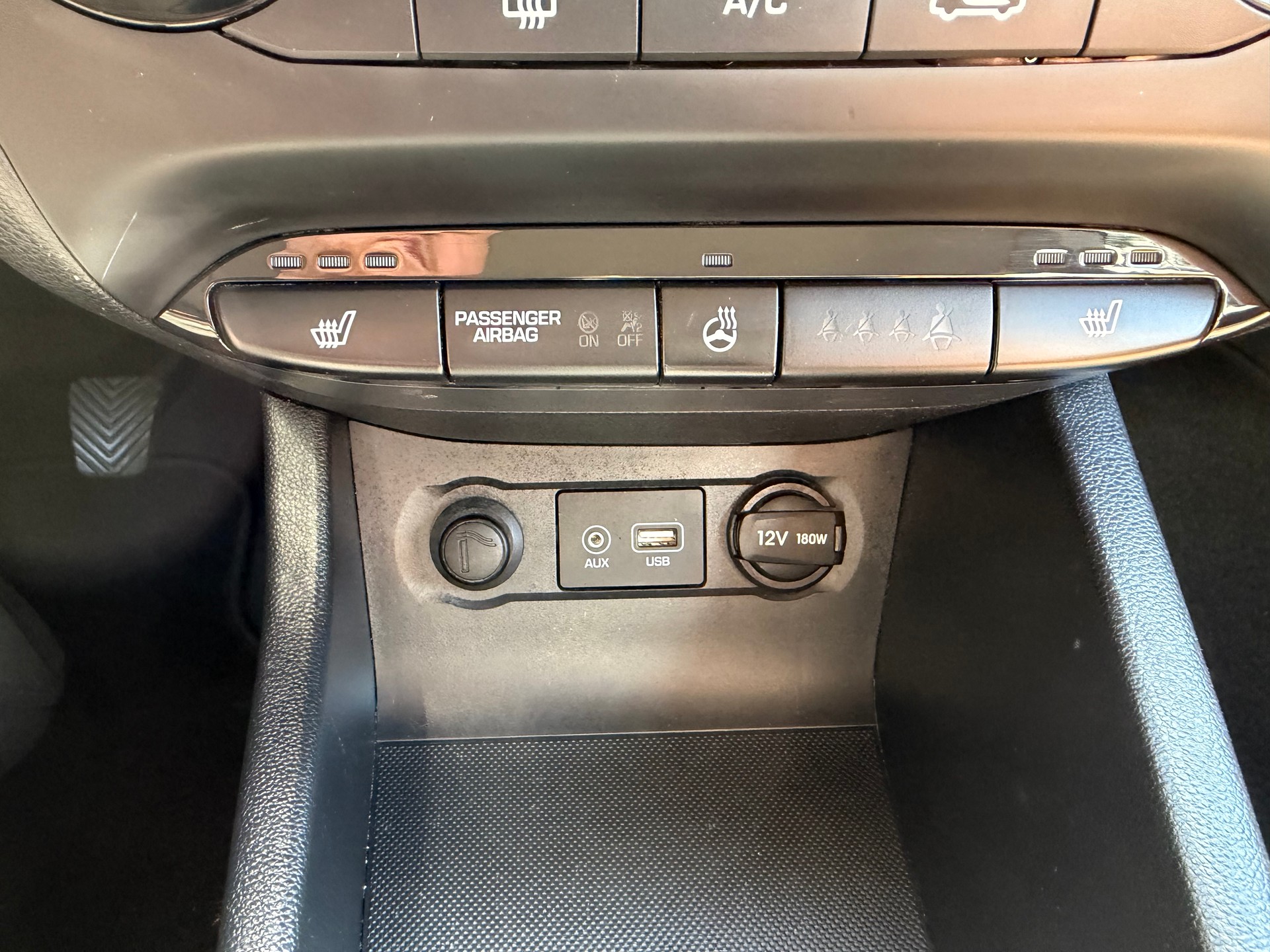 HYUNDAI i20 1.2 Amplia-image-13