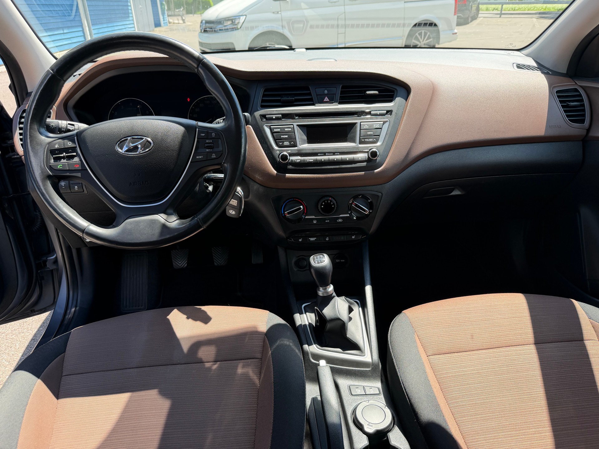 HYUNDAI i20 1.2 Amplia-image-6
