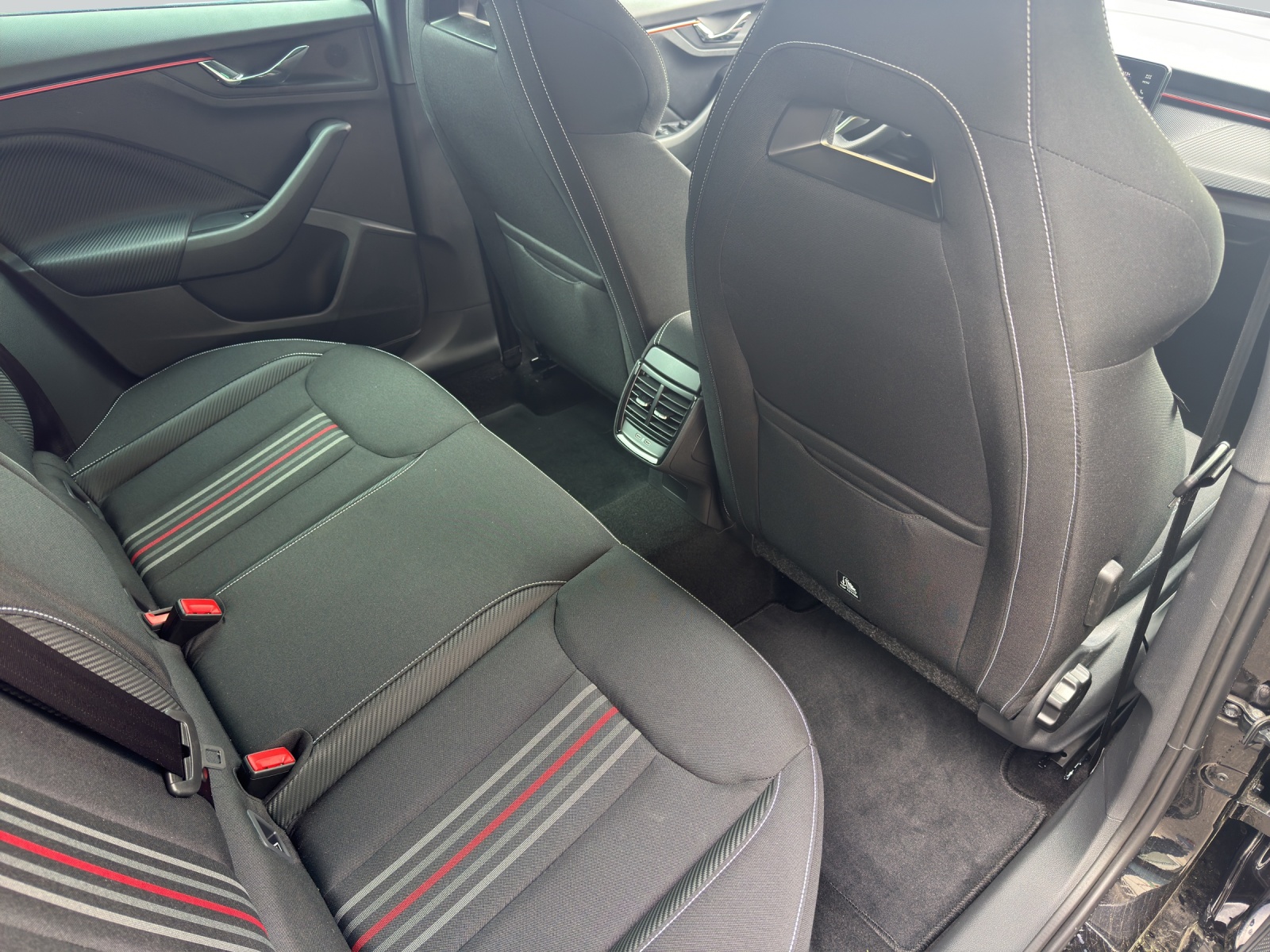 SKODA Kamiq 1.5 TSI Monte Carlo DSG-image-9