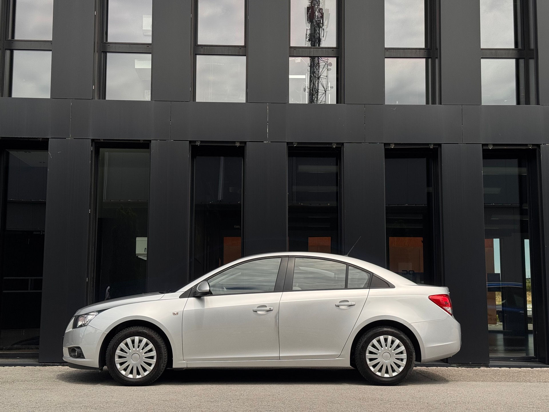 CHEVROLET Cruze 1.6-image-3