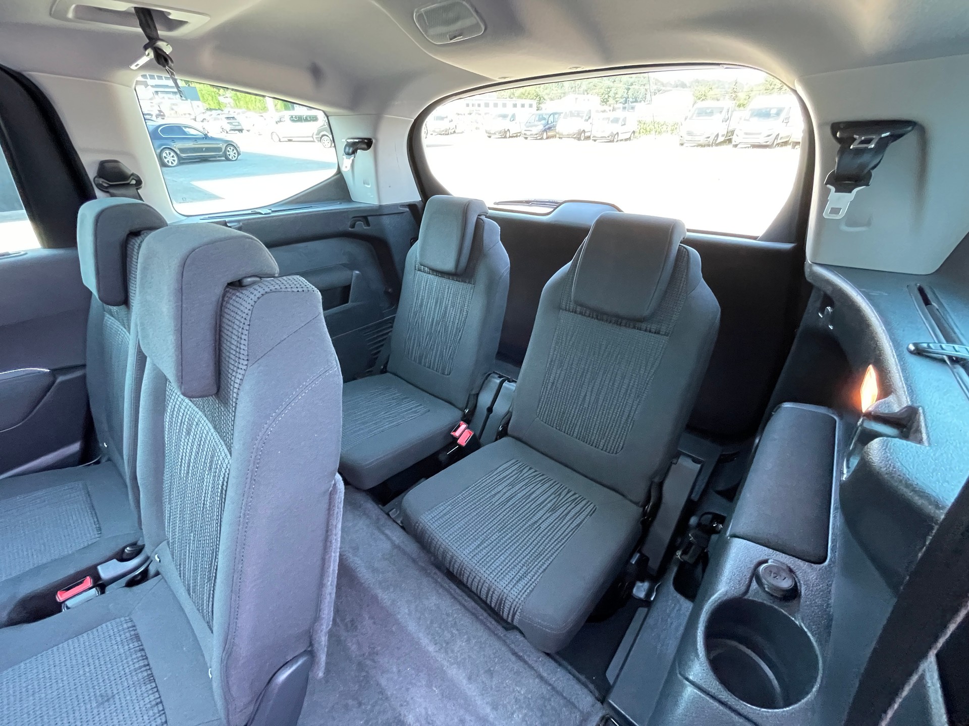 PEUGEOT 5008 1.6 16V T Style-image-13