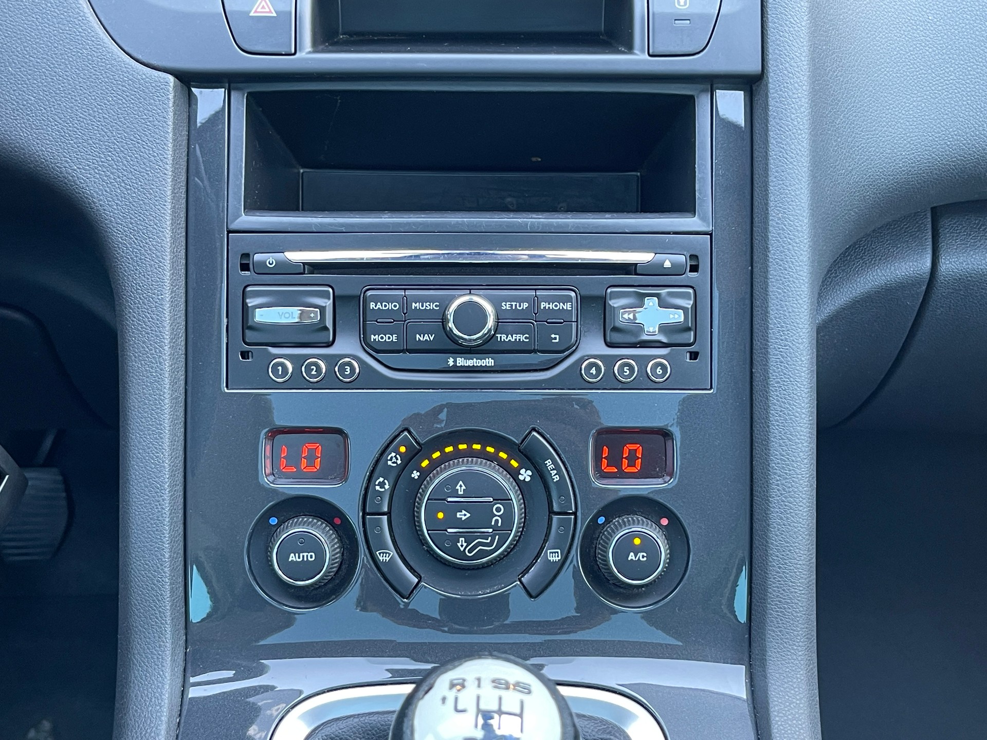 PEUGEOT 5008 1.6 16V T Style-image-9