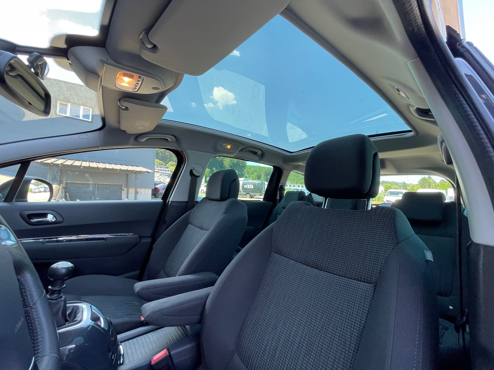 PEUGEOT 5008 1.6 16V T Style-image-11
