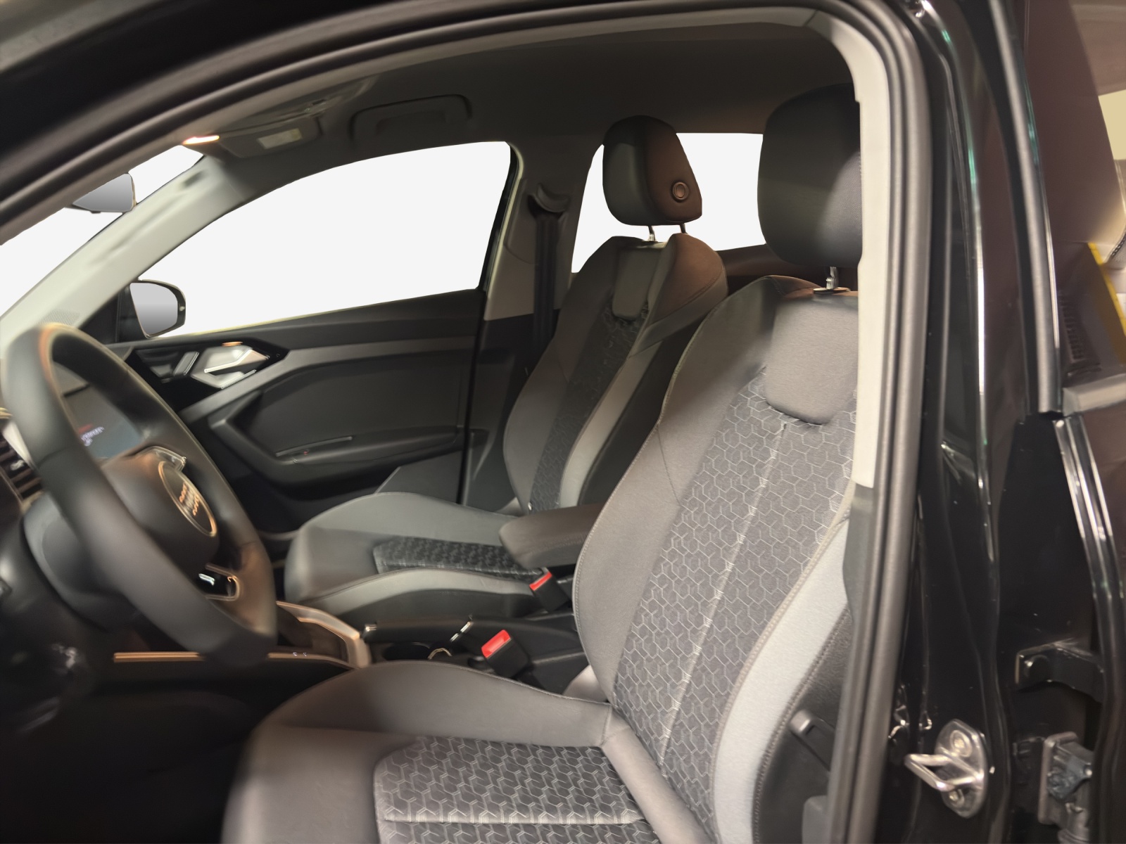AUDI A1 Sportback 30 TFSI Attraction S-tronic-image-14