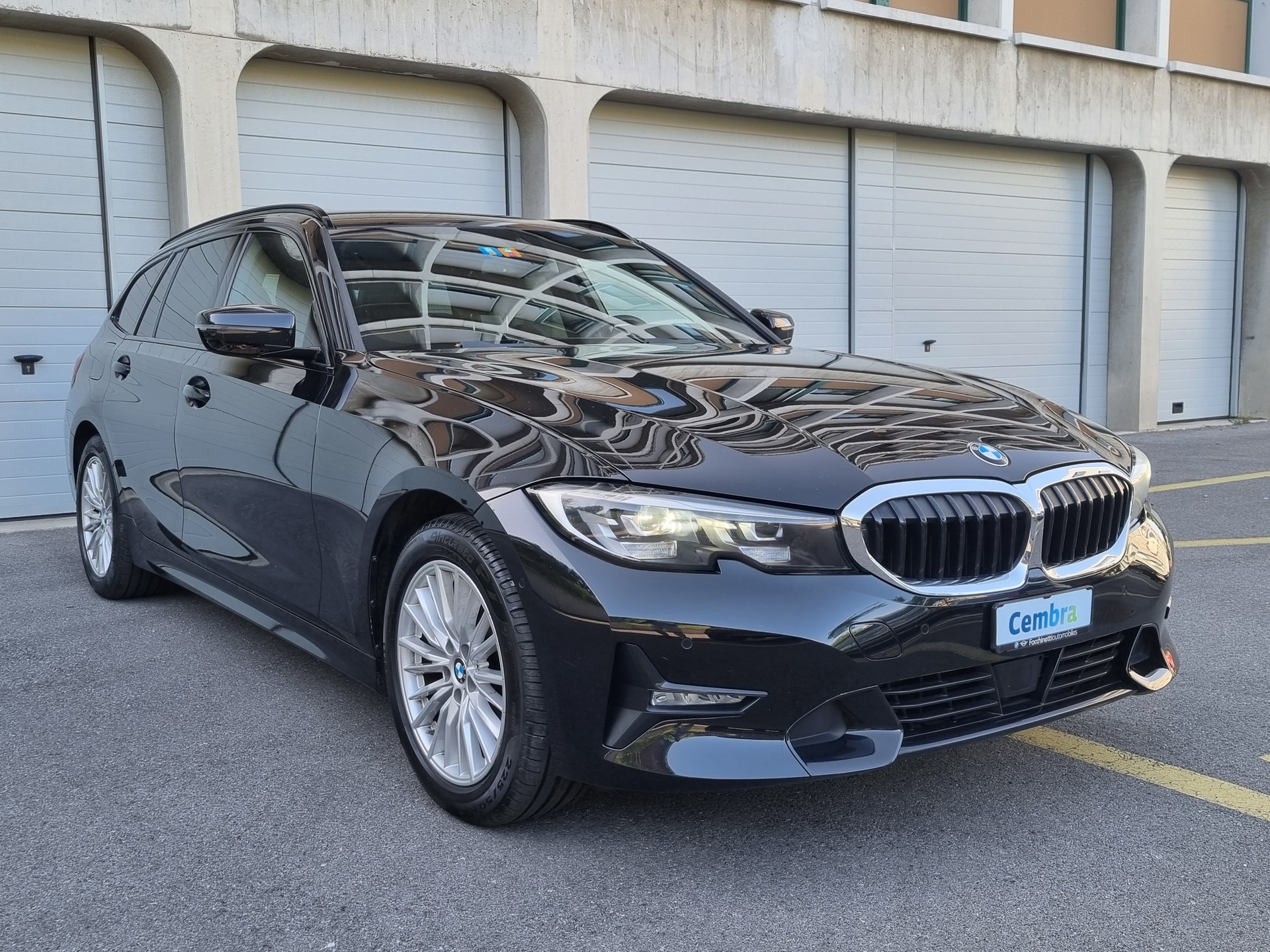 BMW 320d xDrive 48V Touring Luxury Line Steptronic-image-2