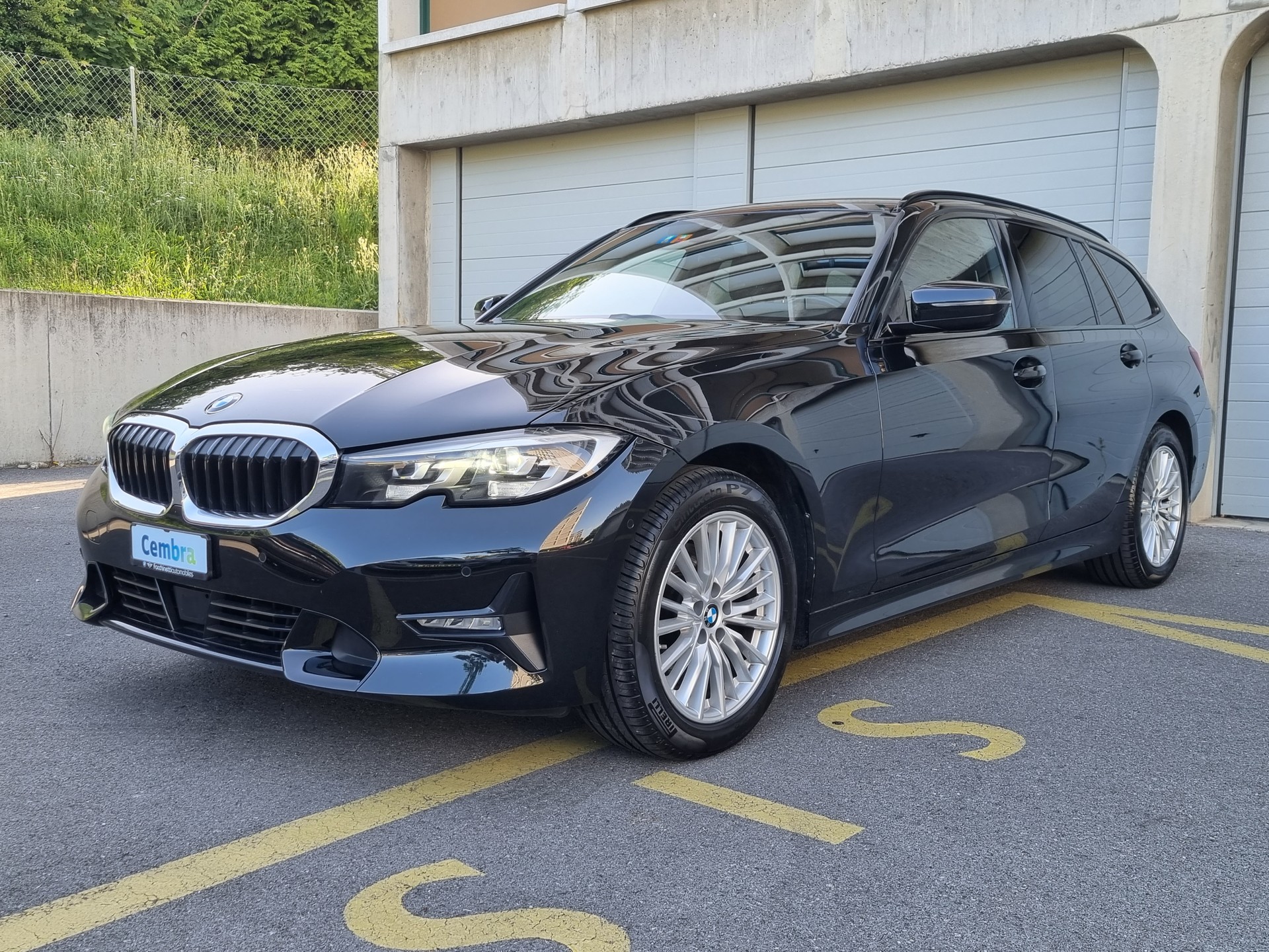 BMW 320d xDrive 48V Touring Luxury Line Steptronic-image-0