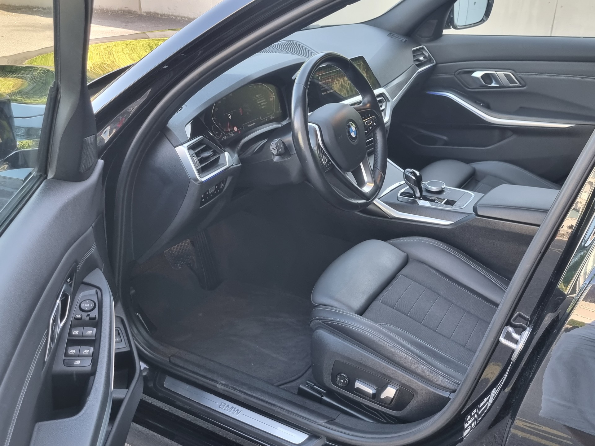 BMW 320d xDrive 48V Touring Luxury Line Steptronic-image-8