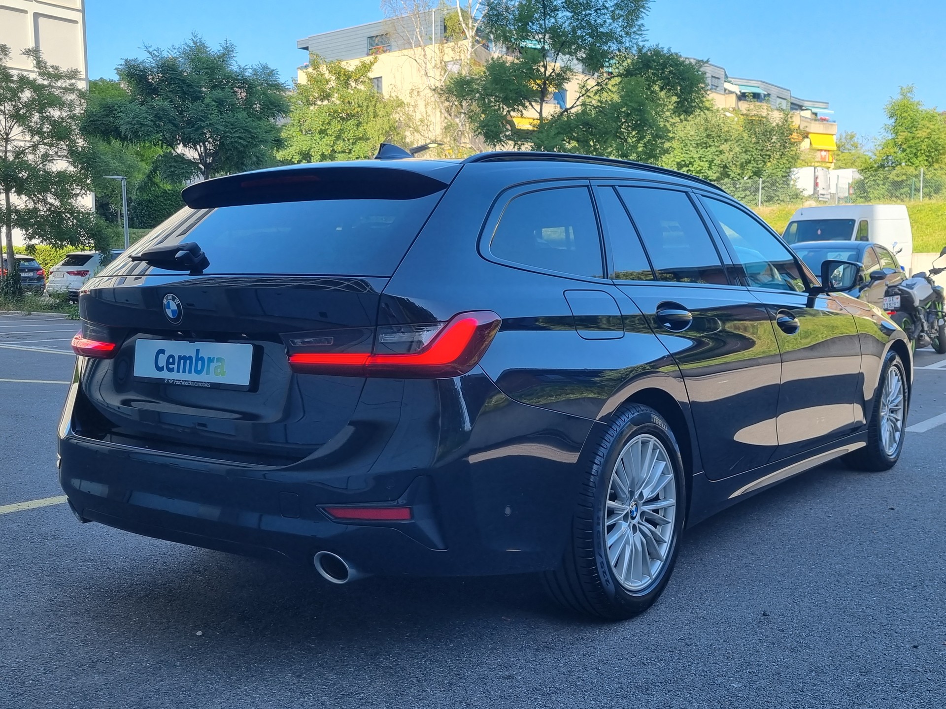 BMW 320d xDrive 48V Touring Luxury Line Steptronic-image-3