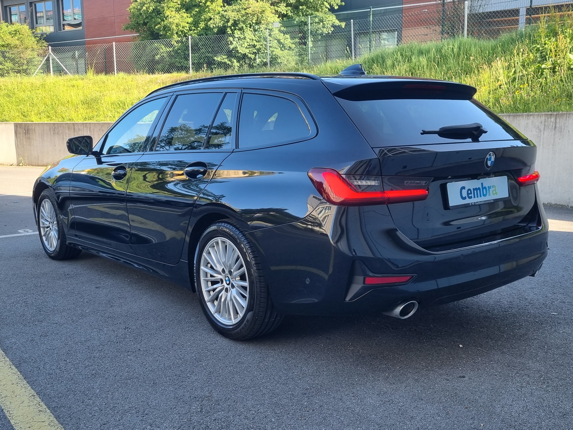 BMW 320d xDrive 48V Touring Luxury Line Steptronic-image-4
