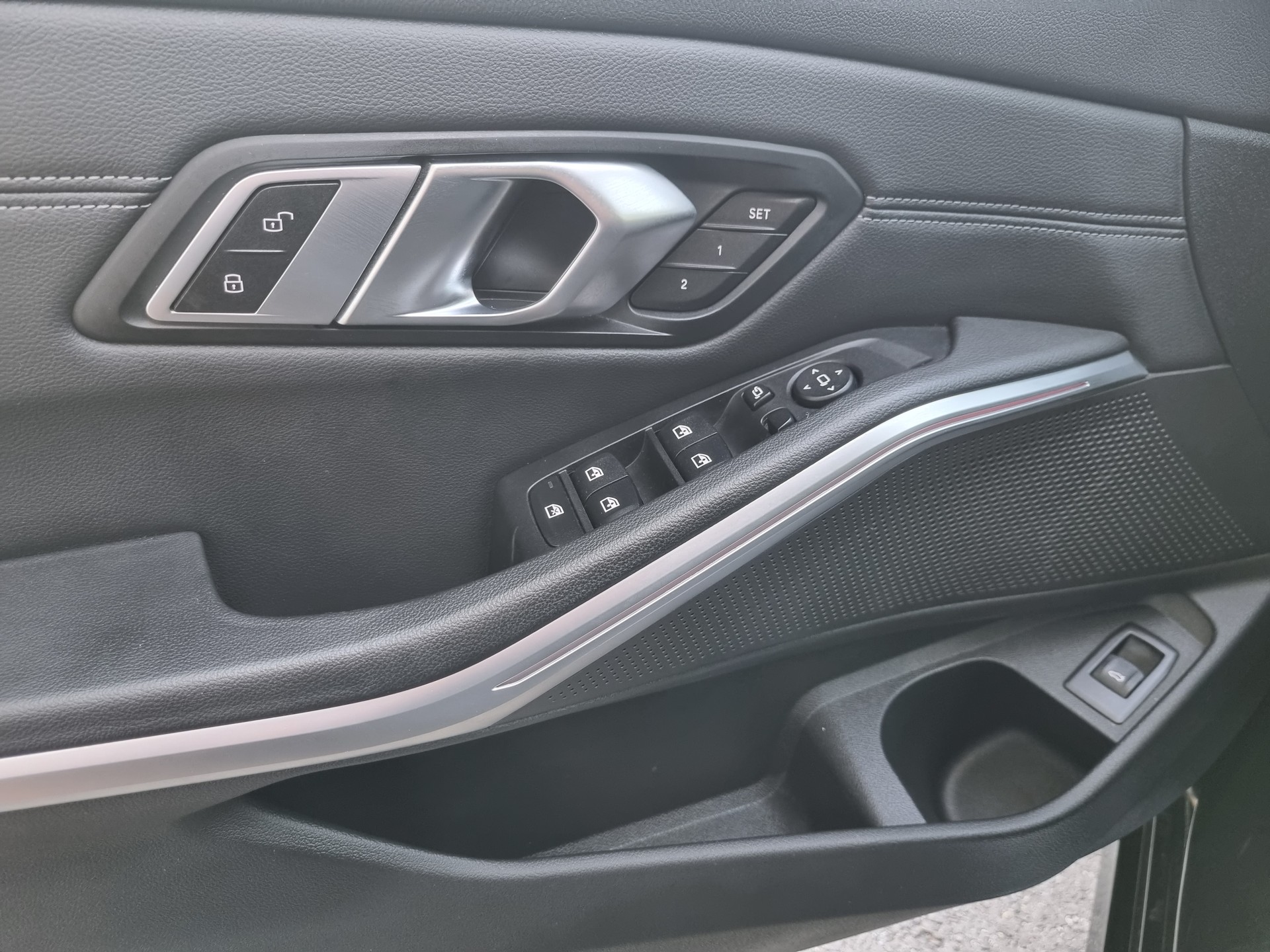 BMW 320d xDrive 48V Touring Luxury Line Steptronic-image-15
