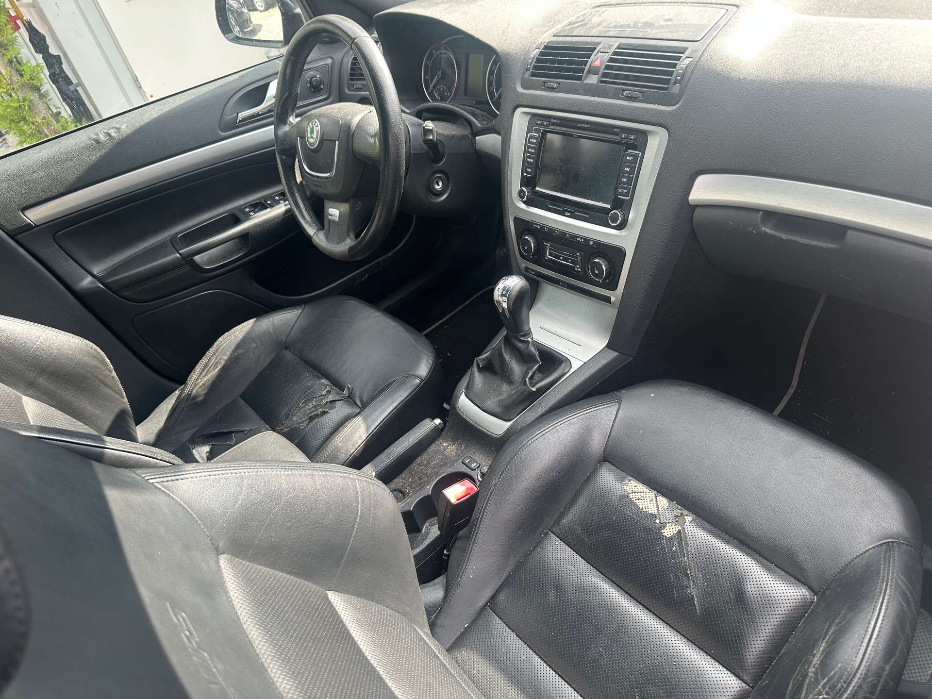 SKODA Octavia Combi 2.0 TSI RS-image-3