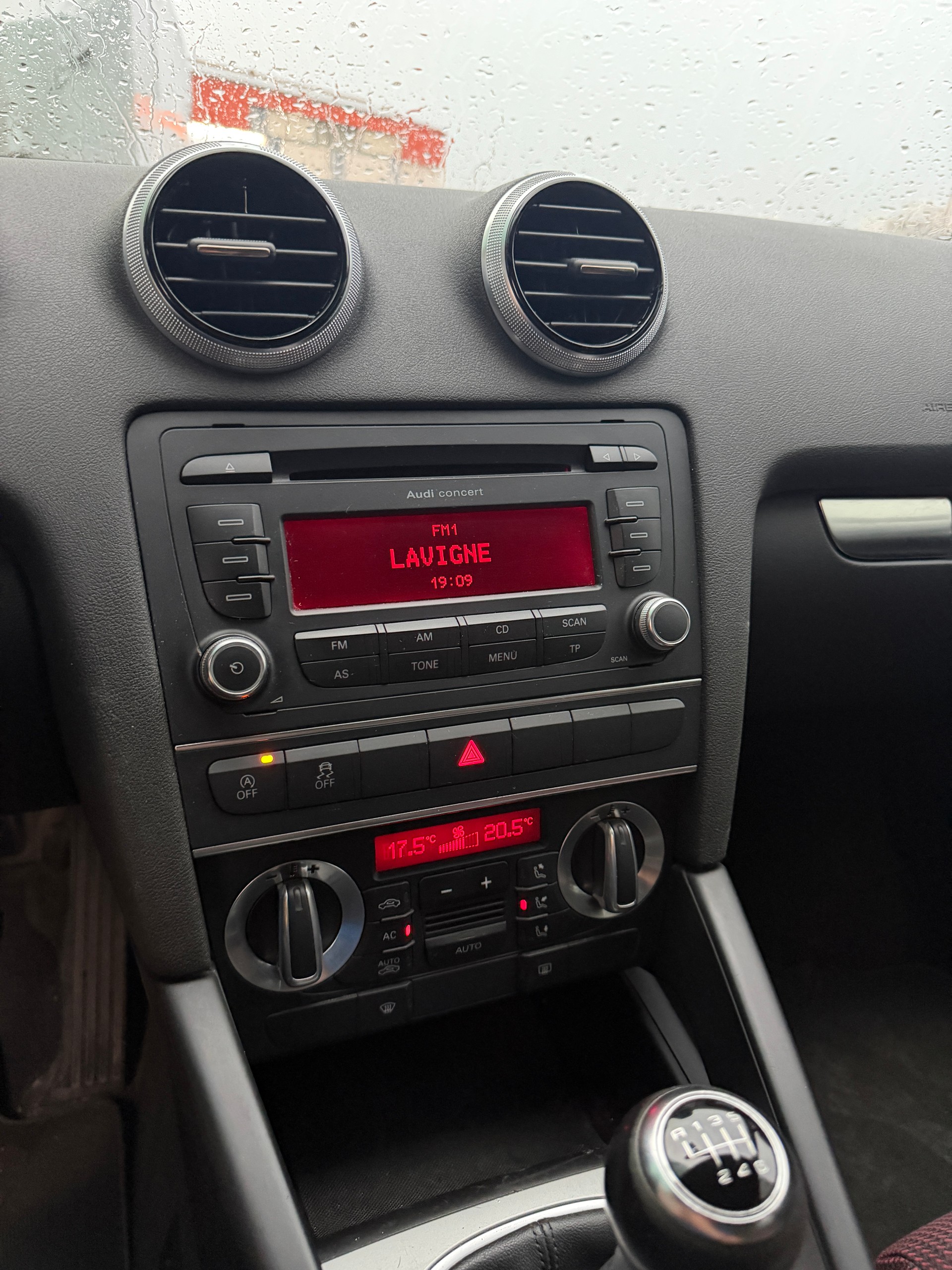 AUDI A3 Sportback 2.0 TDI Ambiente-image-11