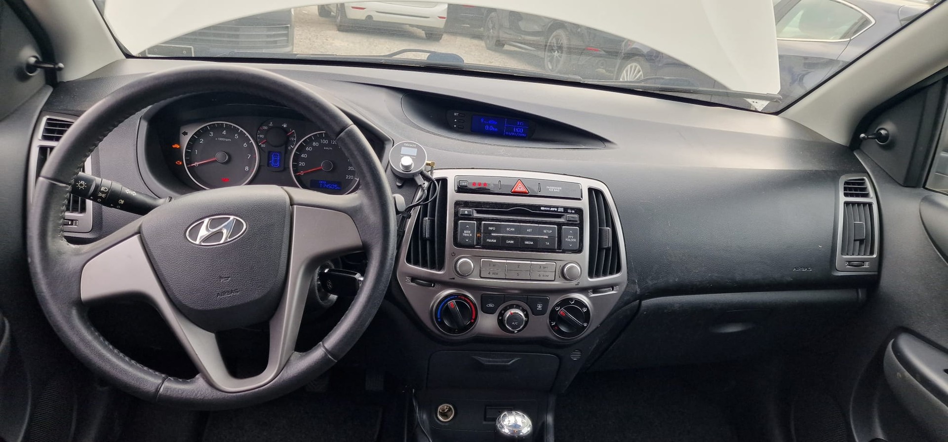 HYUNDAI i20 1.2 Comfort-image-8