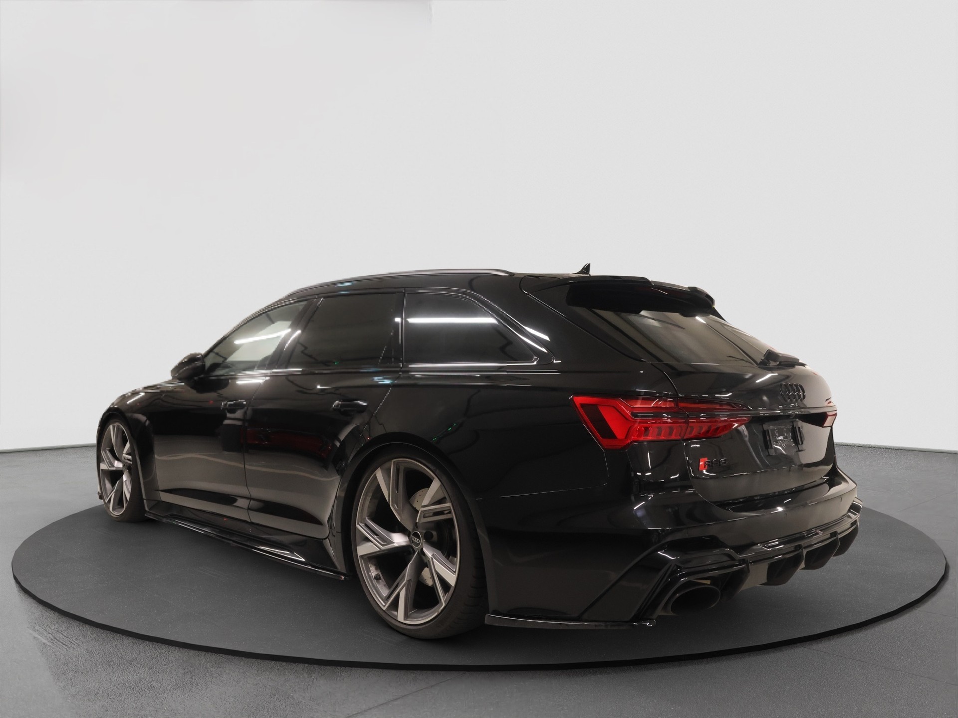 AUDI RS6 Avant 4.0 TFSI V8 quattro-image-2