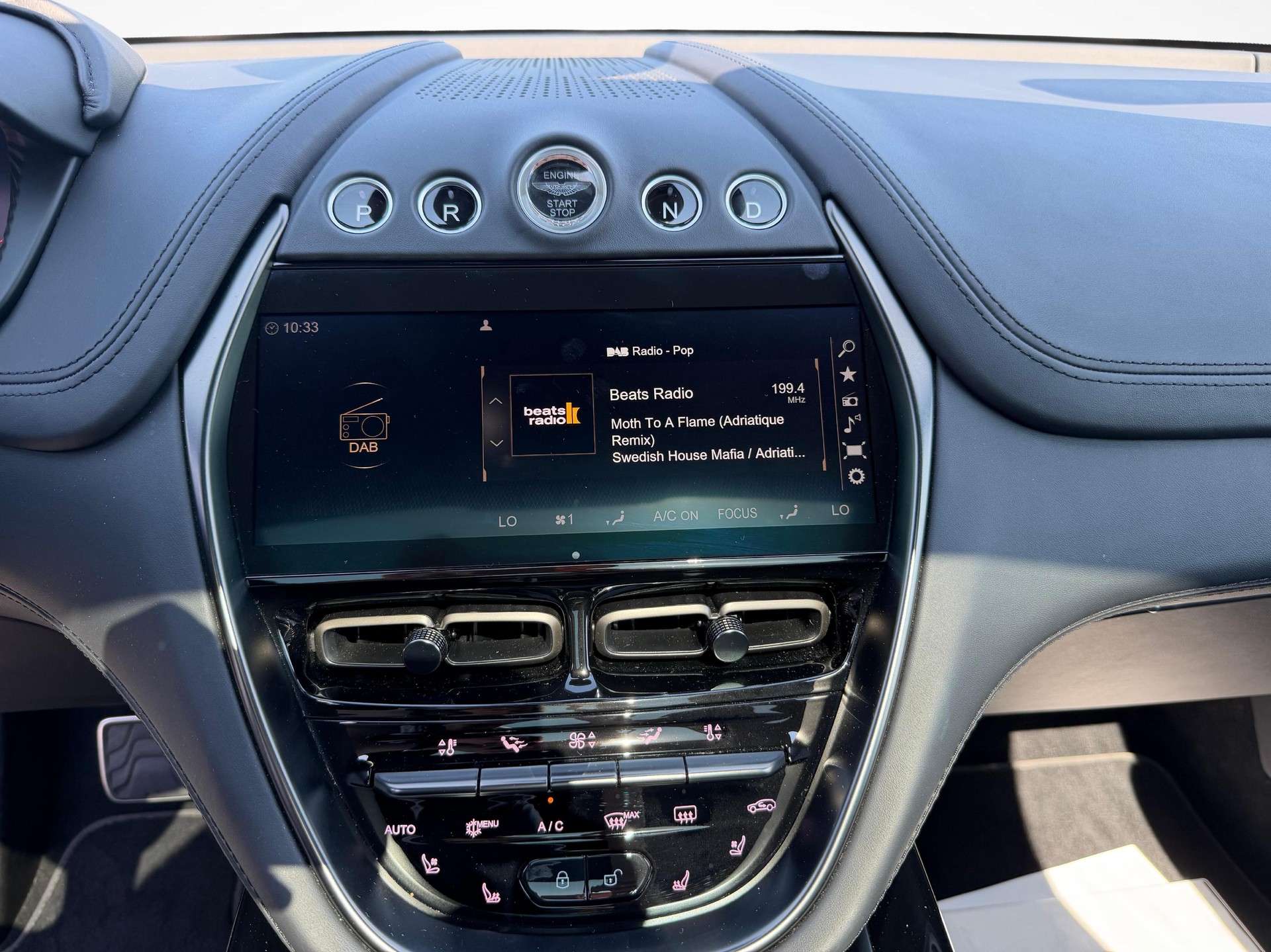 ASTON MARTIN DBX 4.0 V8 Bi-Turbo-image-5